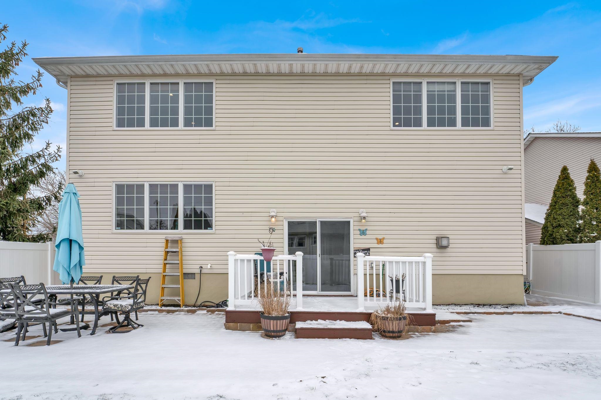 701 GOLDEN AVE