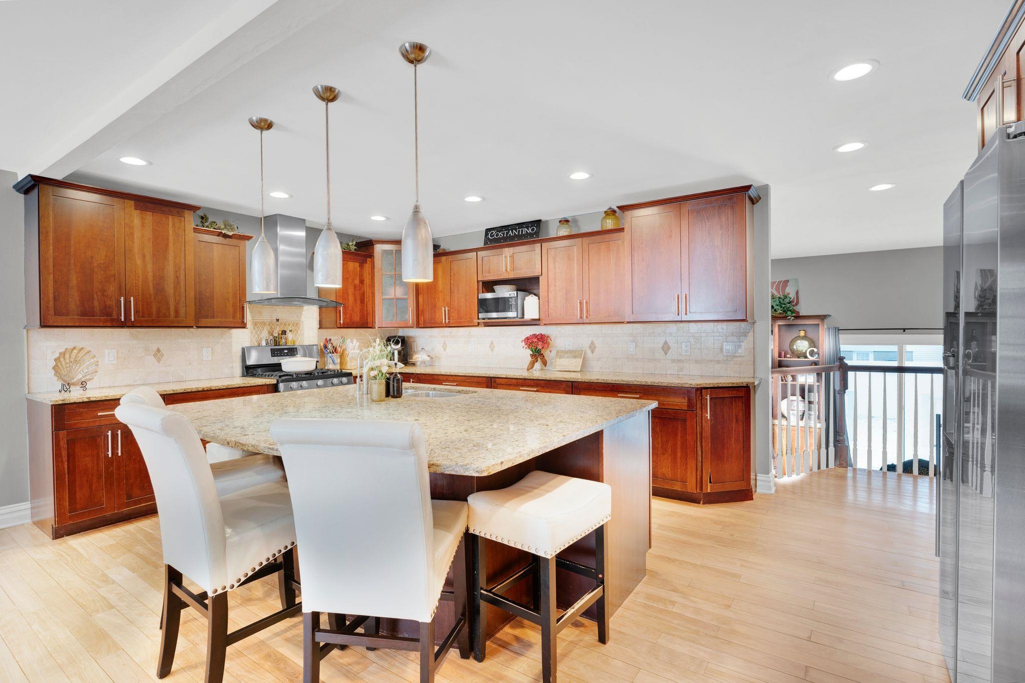 701 GOLDEN AVE