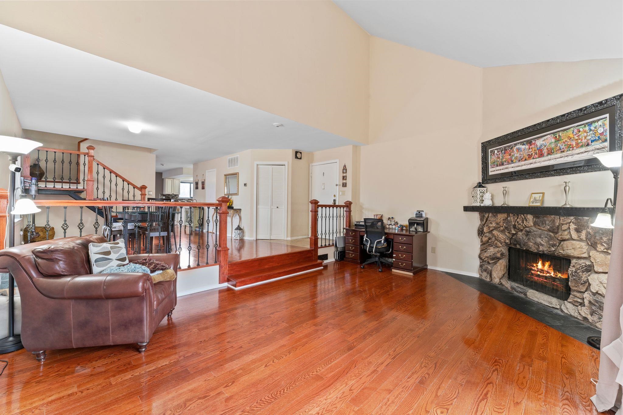 524 TEAL PLAZA