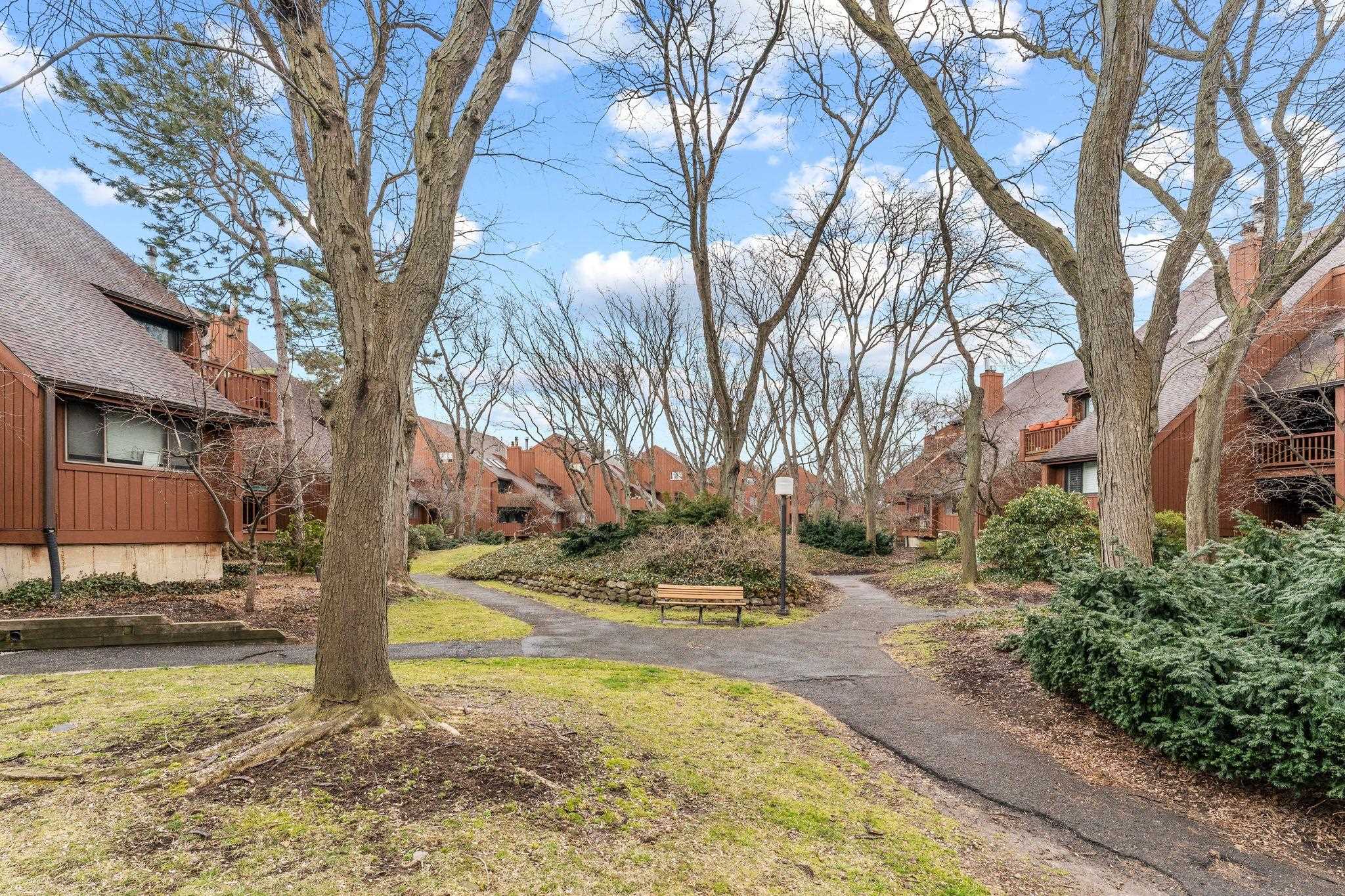 524 TEAL PLAZA