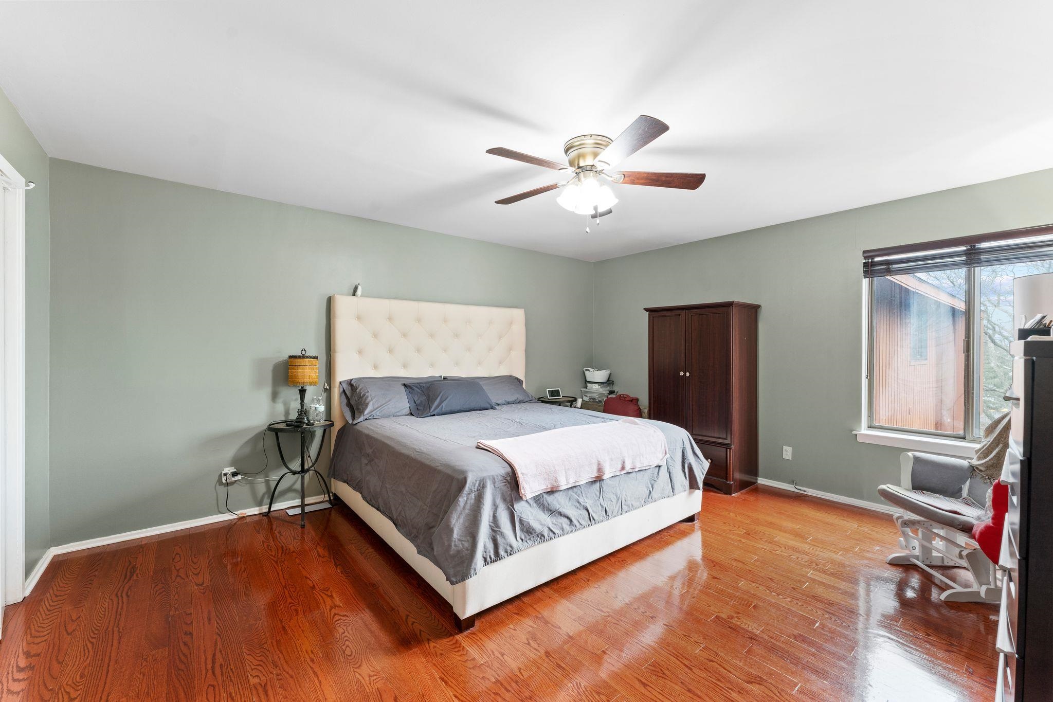 524 TEAL PLAZA