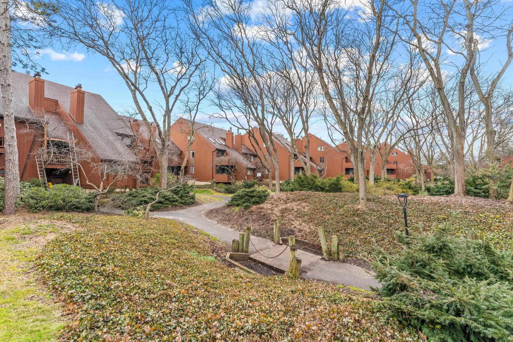 524 TEAL PLAZA