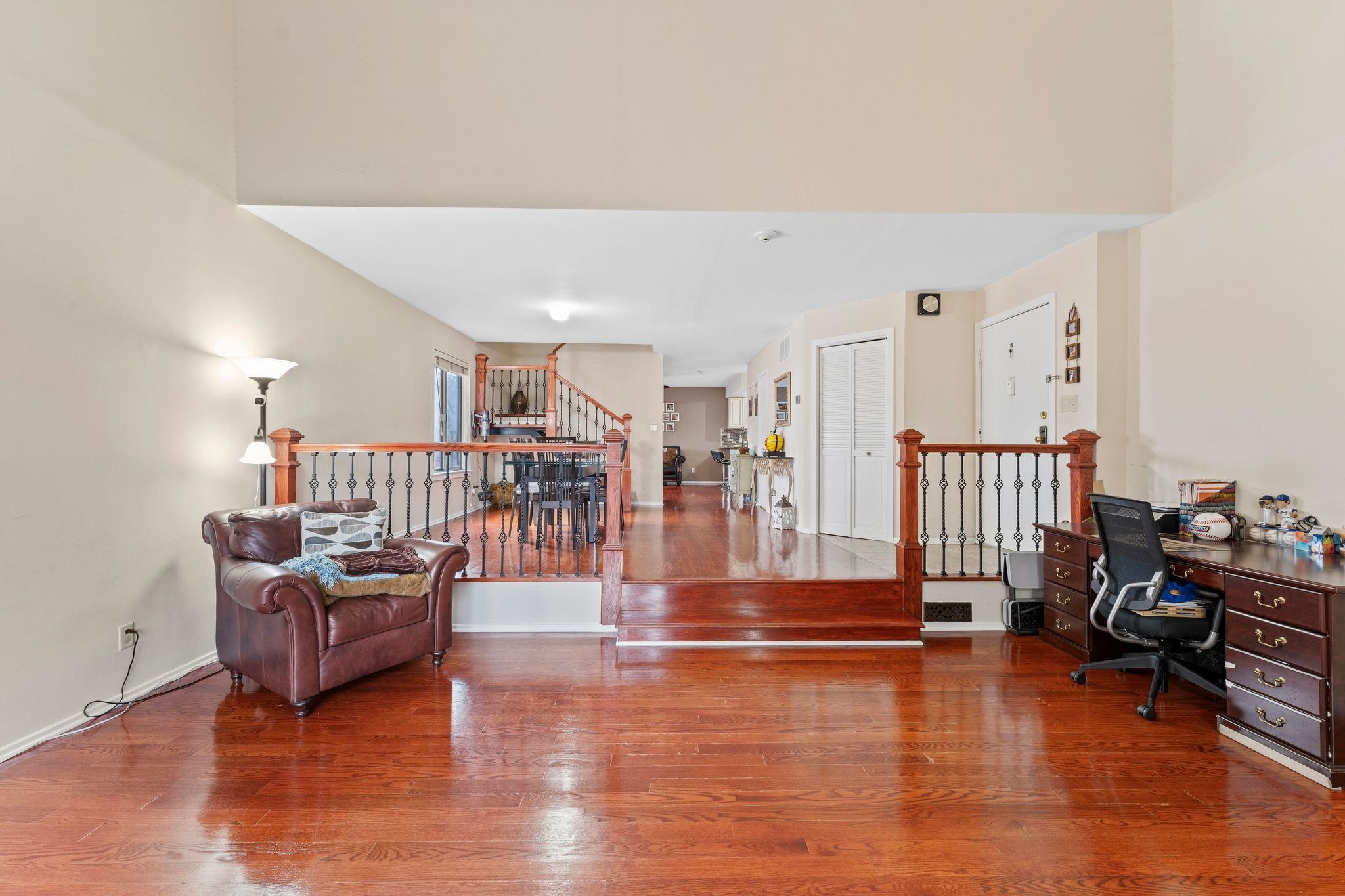 524 TEAL PLAZA