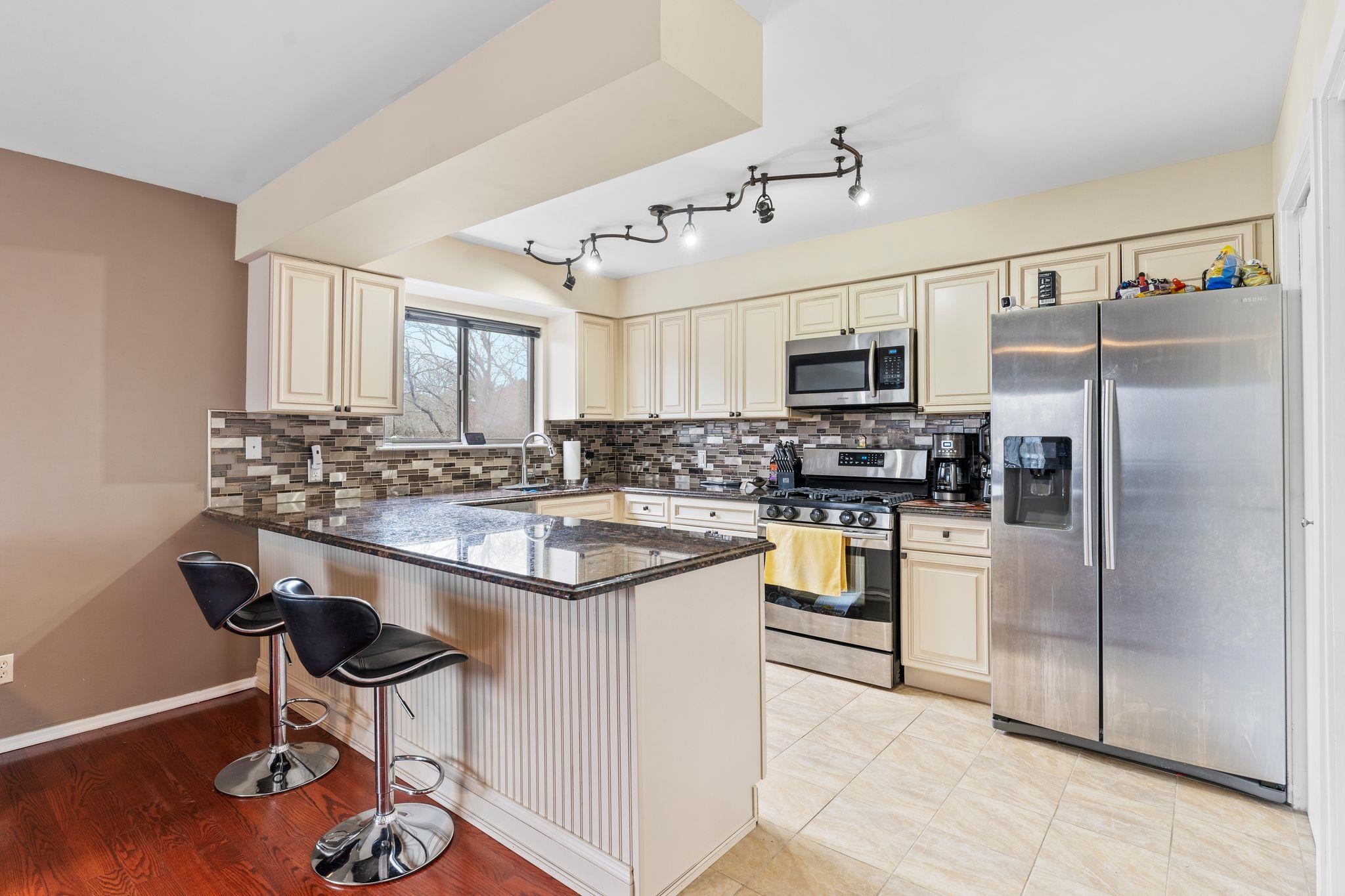 524 TEAL PLAZA