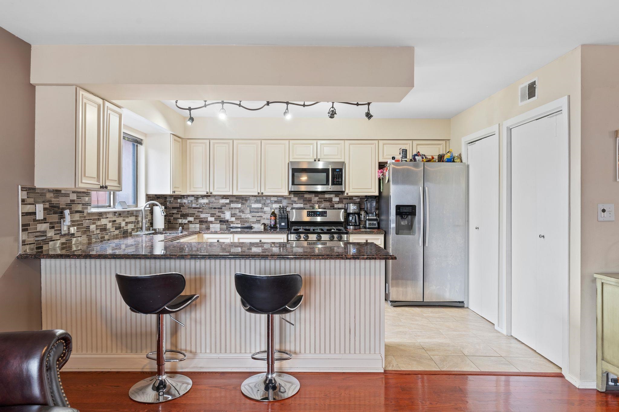 524 TEAL PLAZA