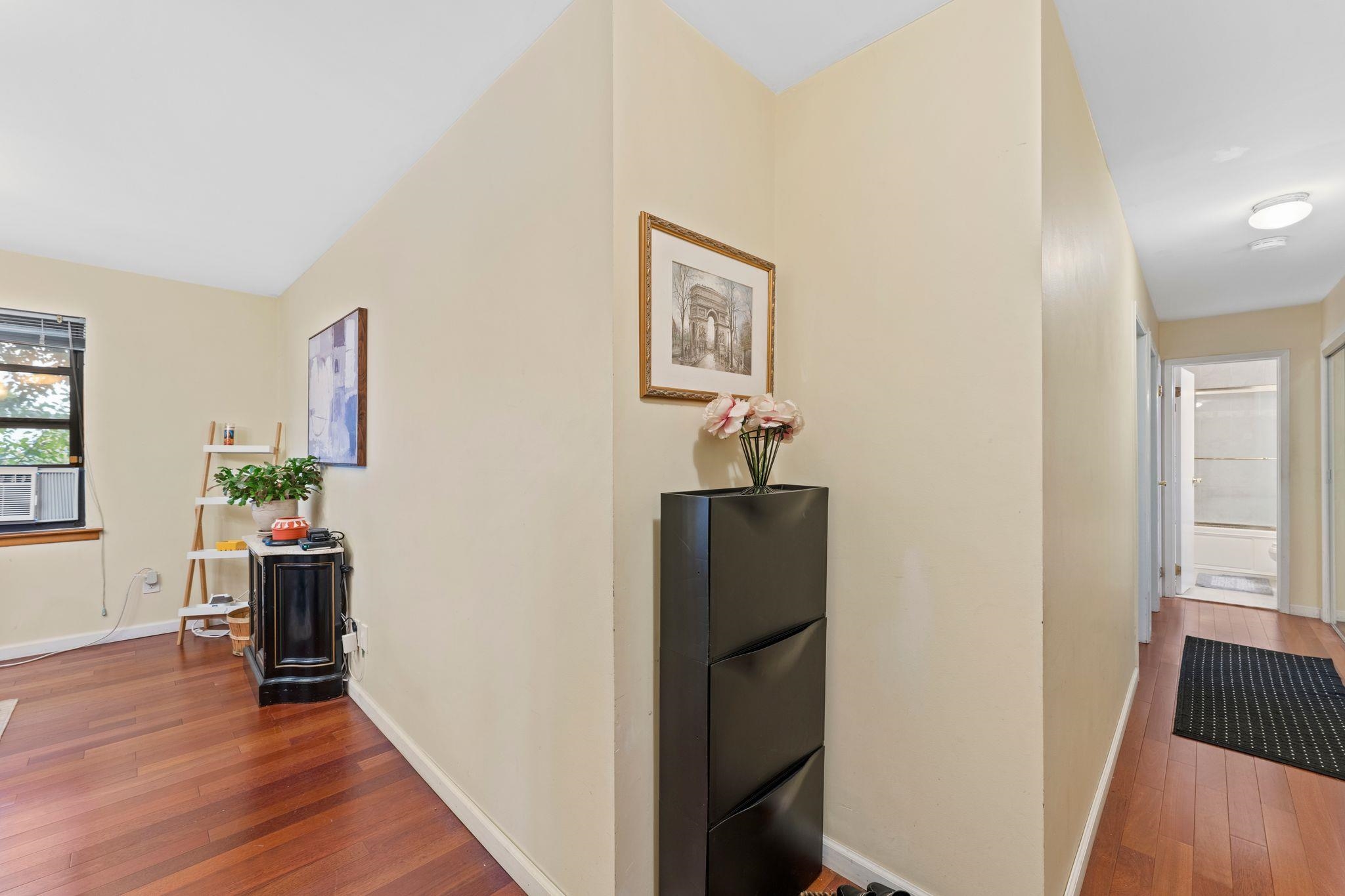 18 NORTH END DR