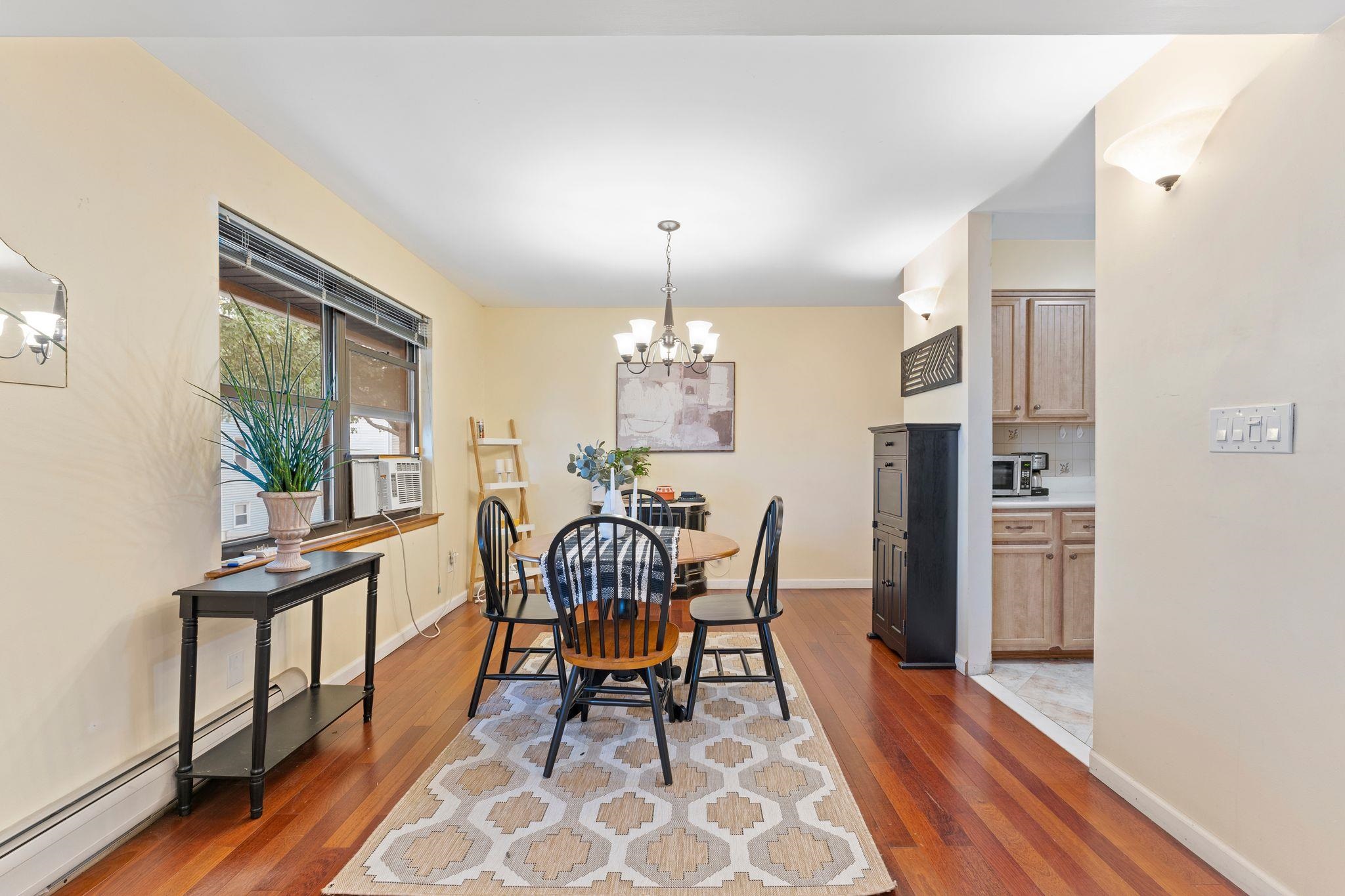 18 NORTH END DR