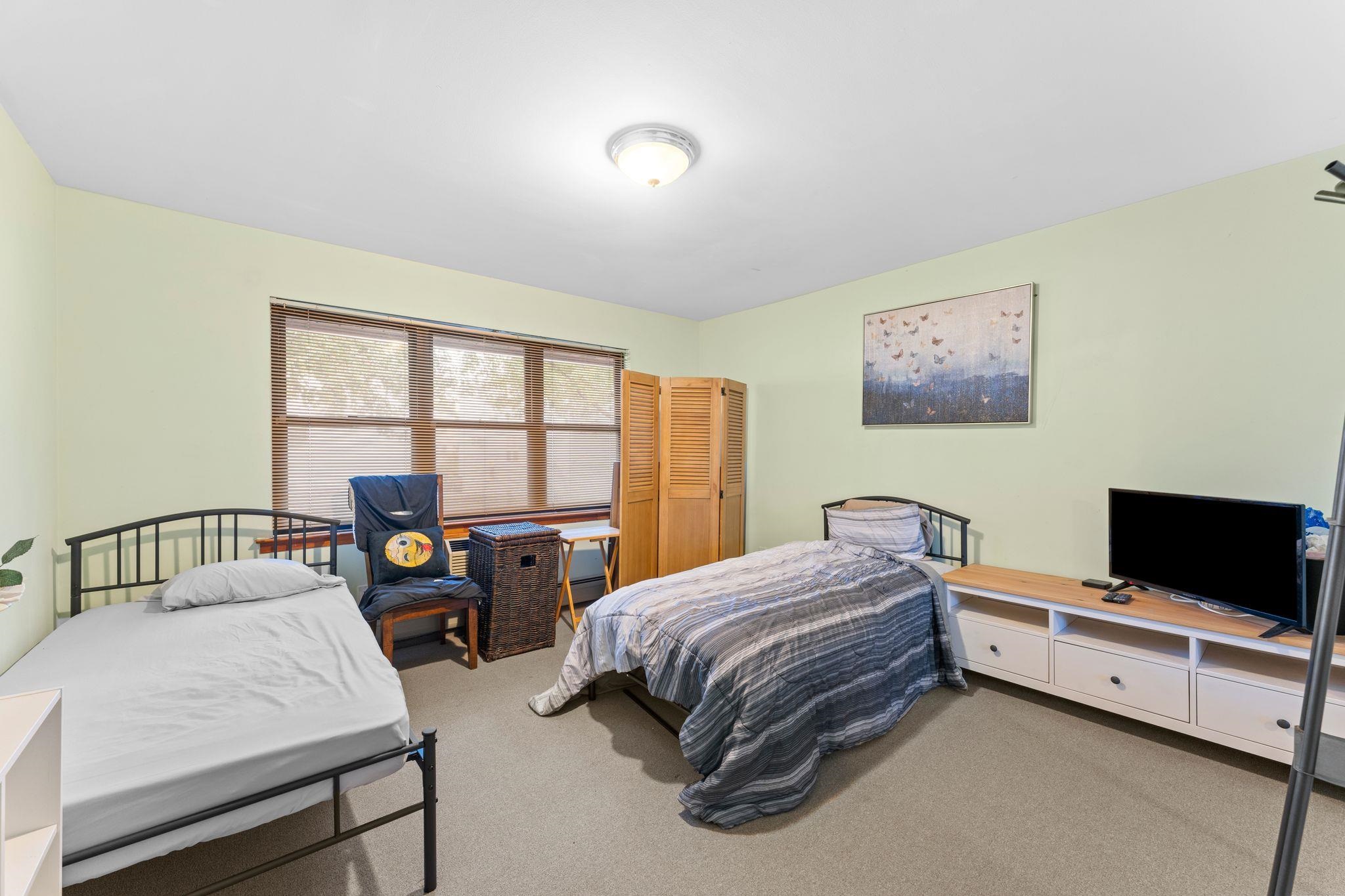 18 NORTH END DR
