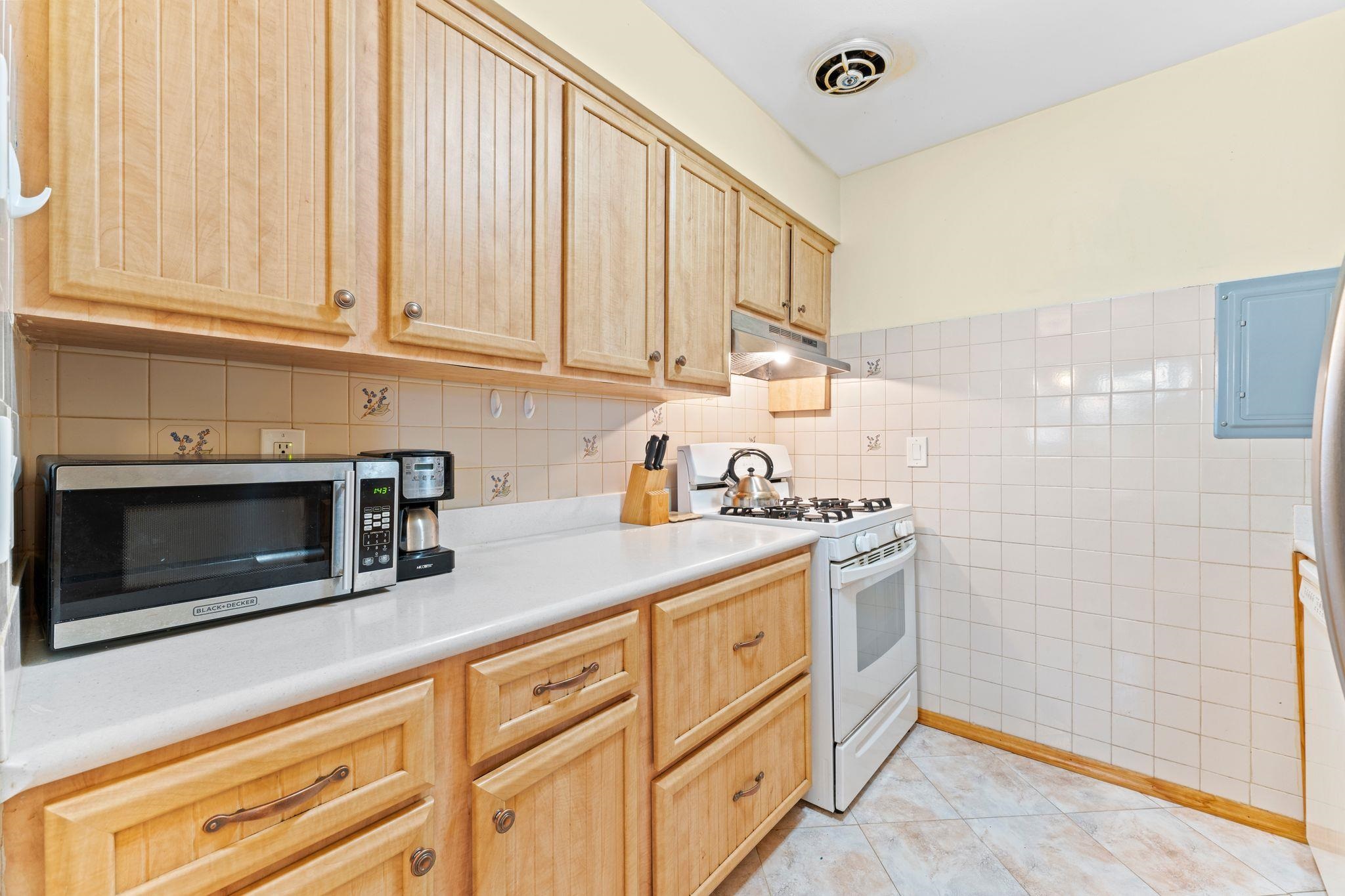 18 NORTH END DR