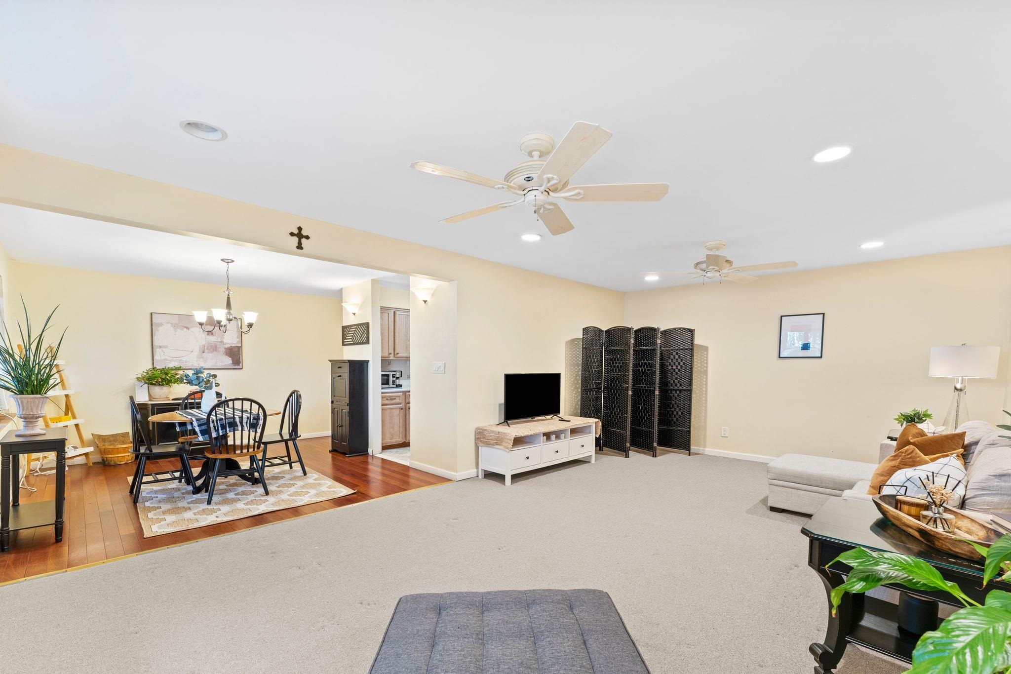 18 NORTH END DR