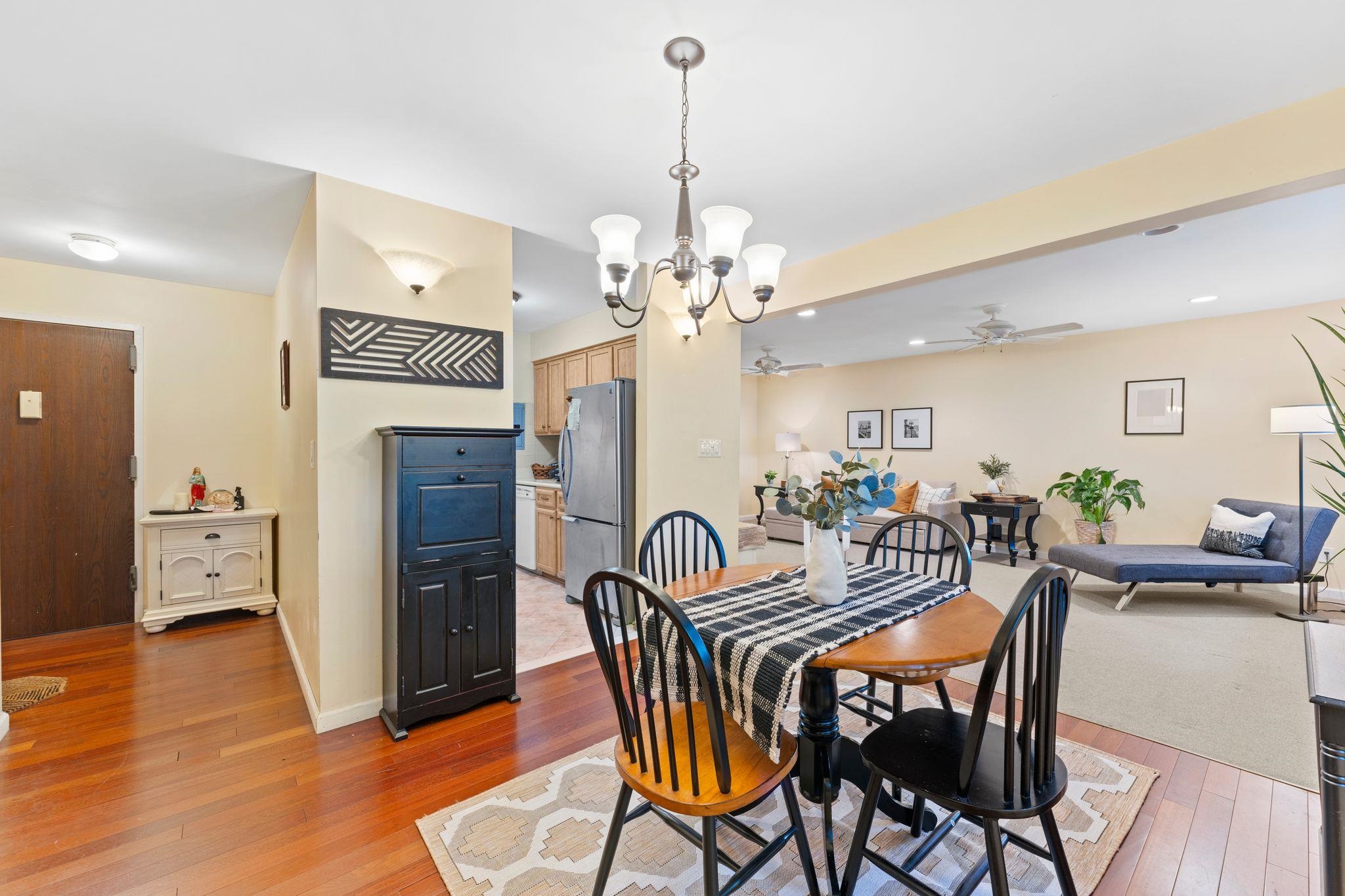 18 NORTH END DR