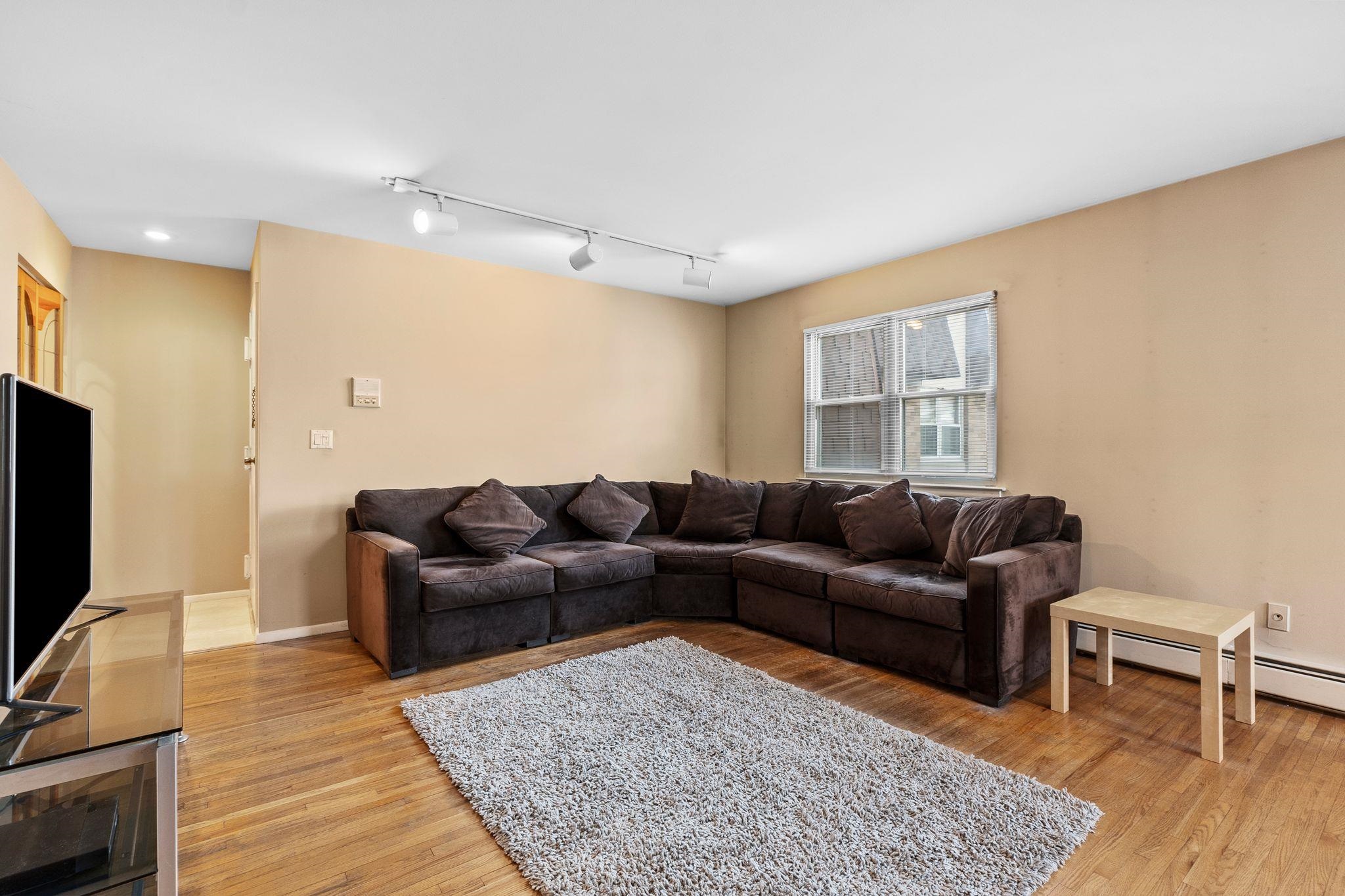 1138 FARM RD