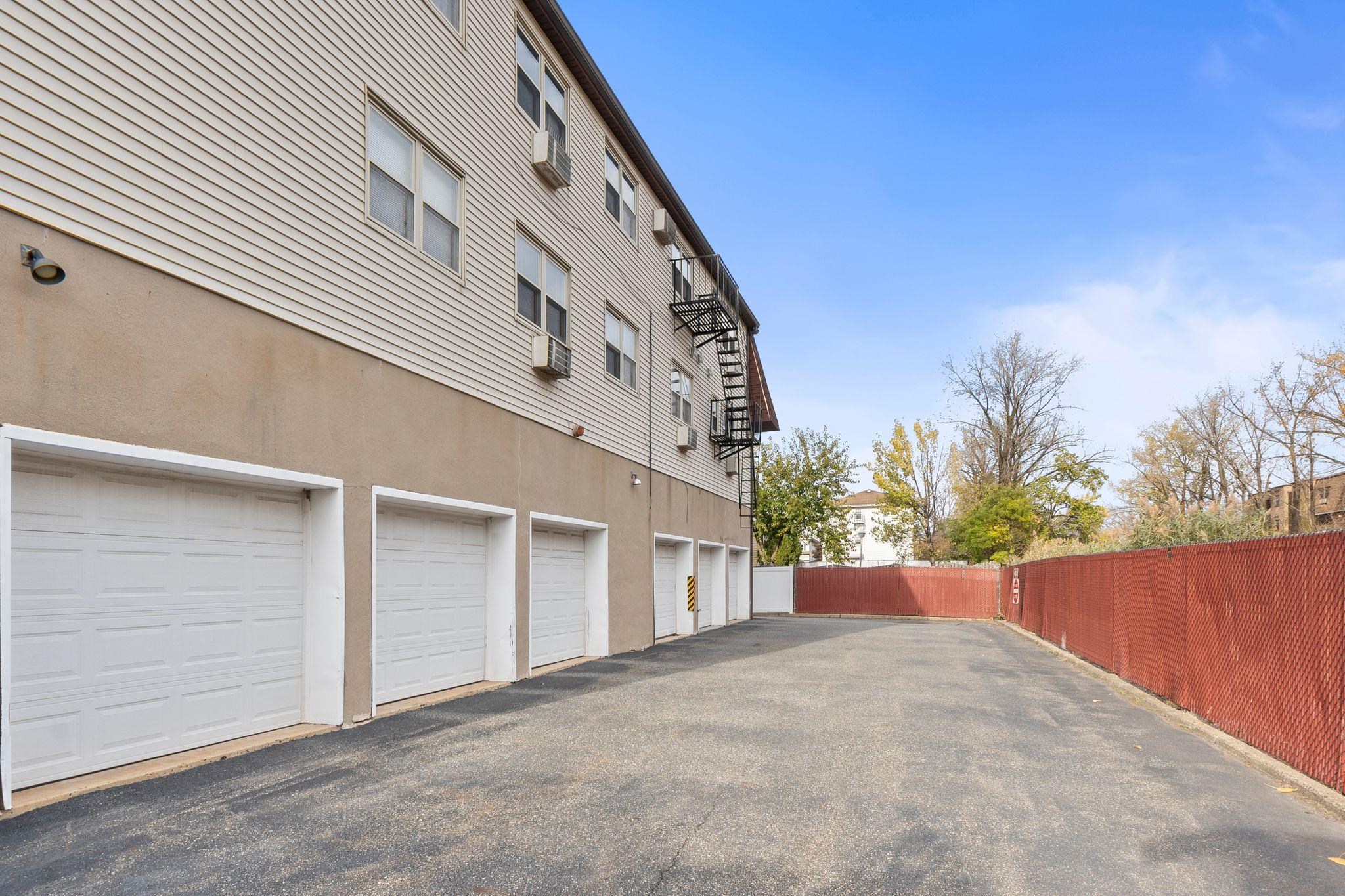 1138 FARM RD