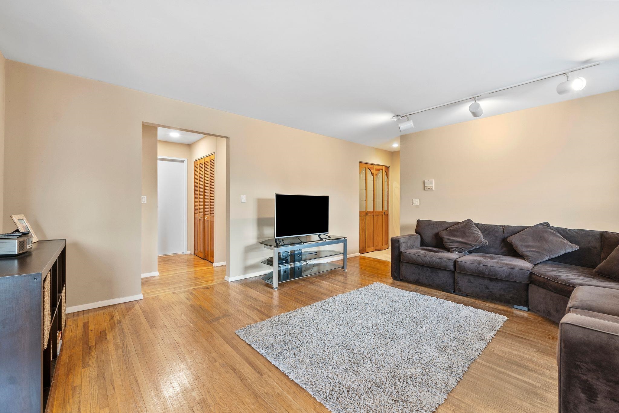 1138 FARM RD