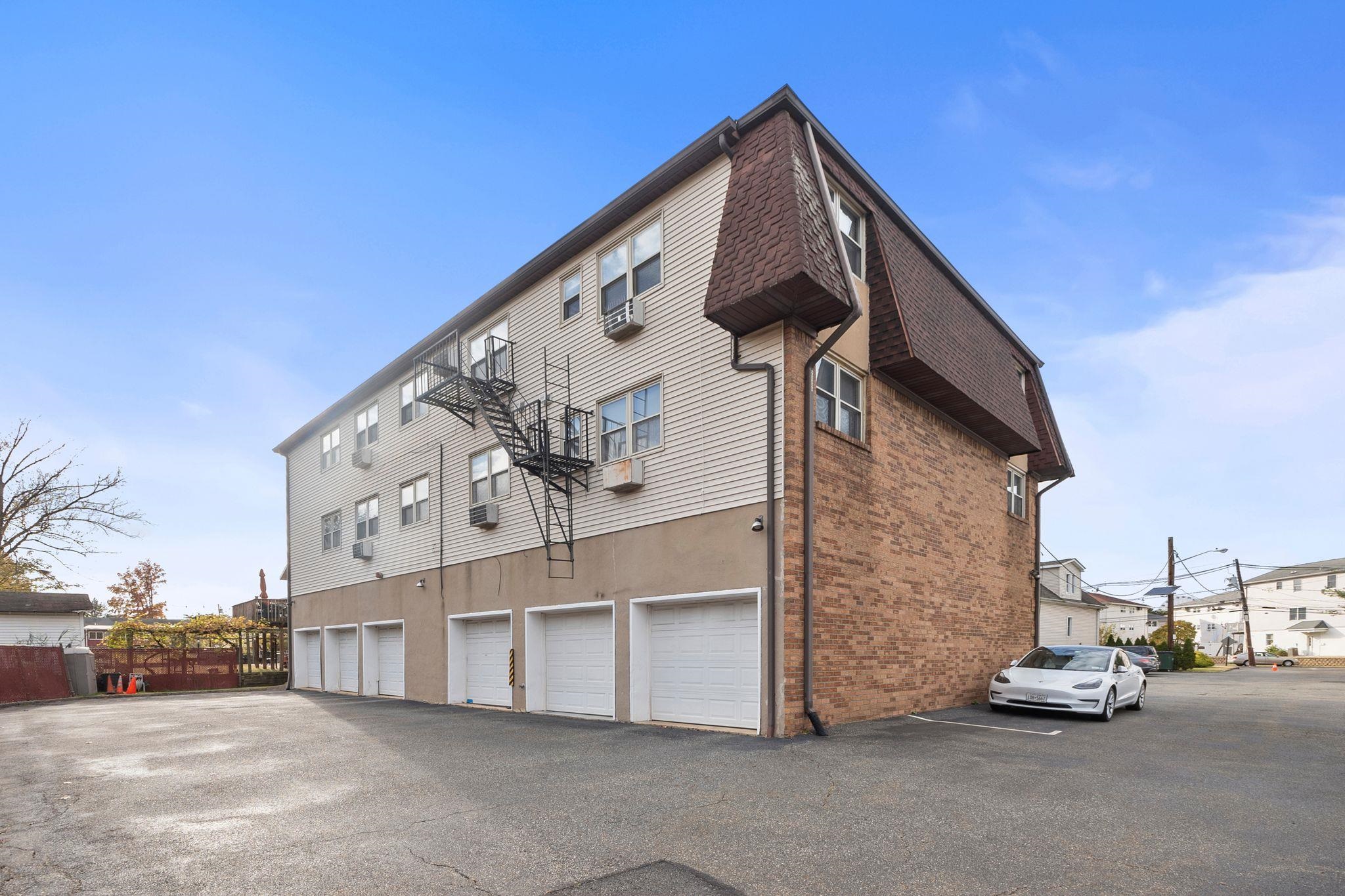 1138 FARM RD