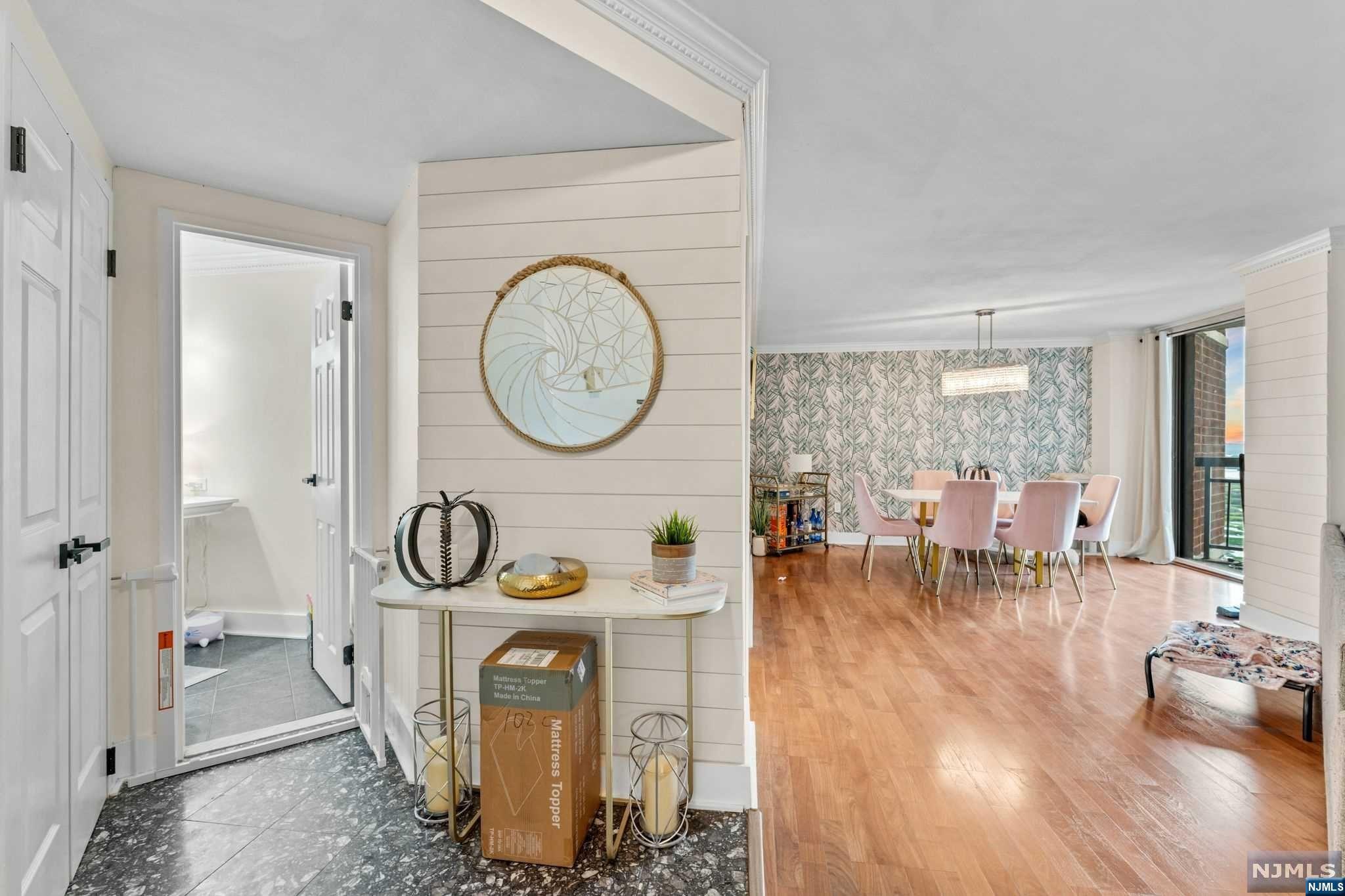 1020 Harmon Cove Tower
