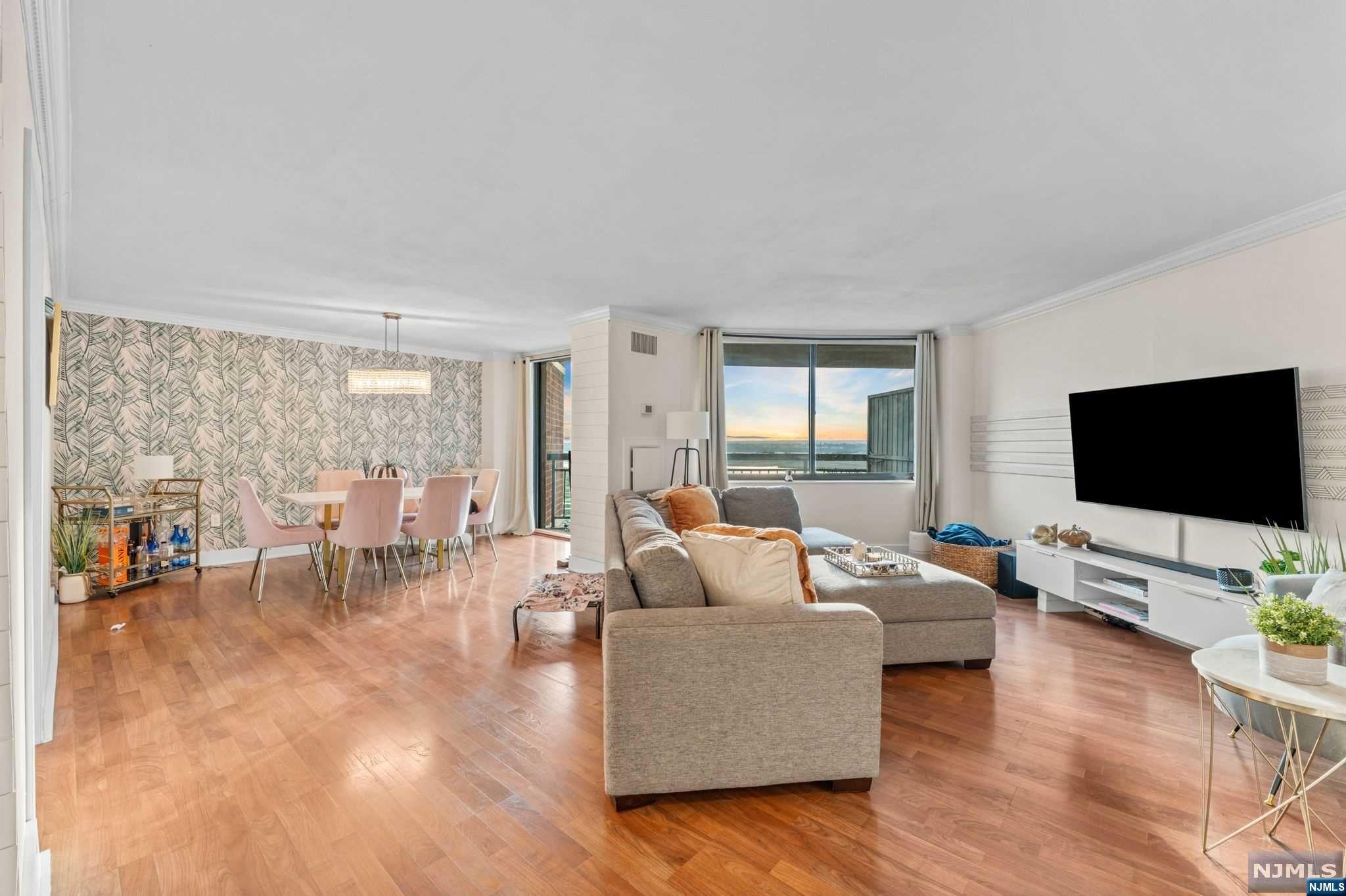 1020 Harmon Cove Tower