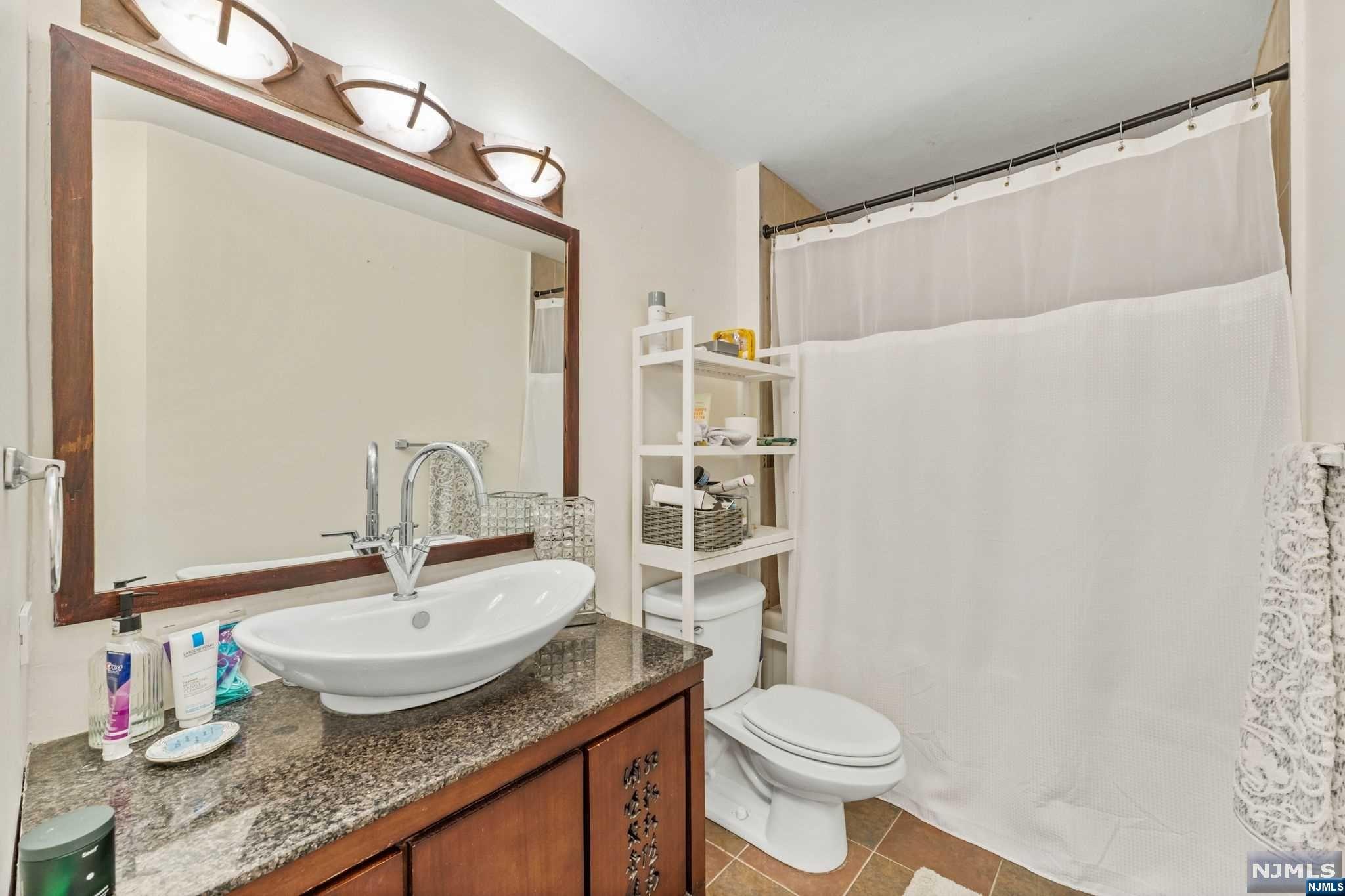 1020 Harmon Cove Tower