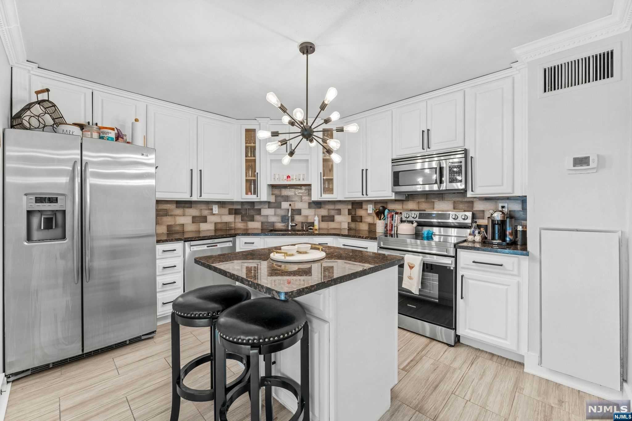 1020 Harmon Cove Tower