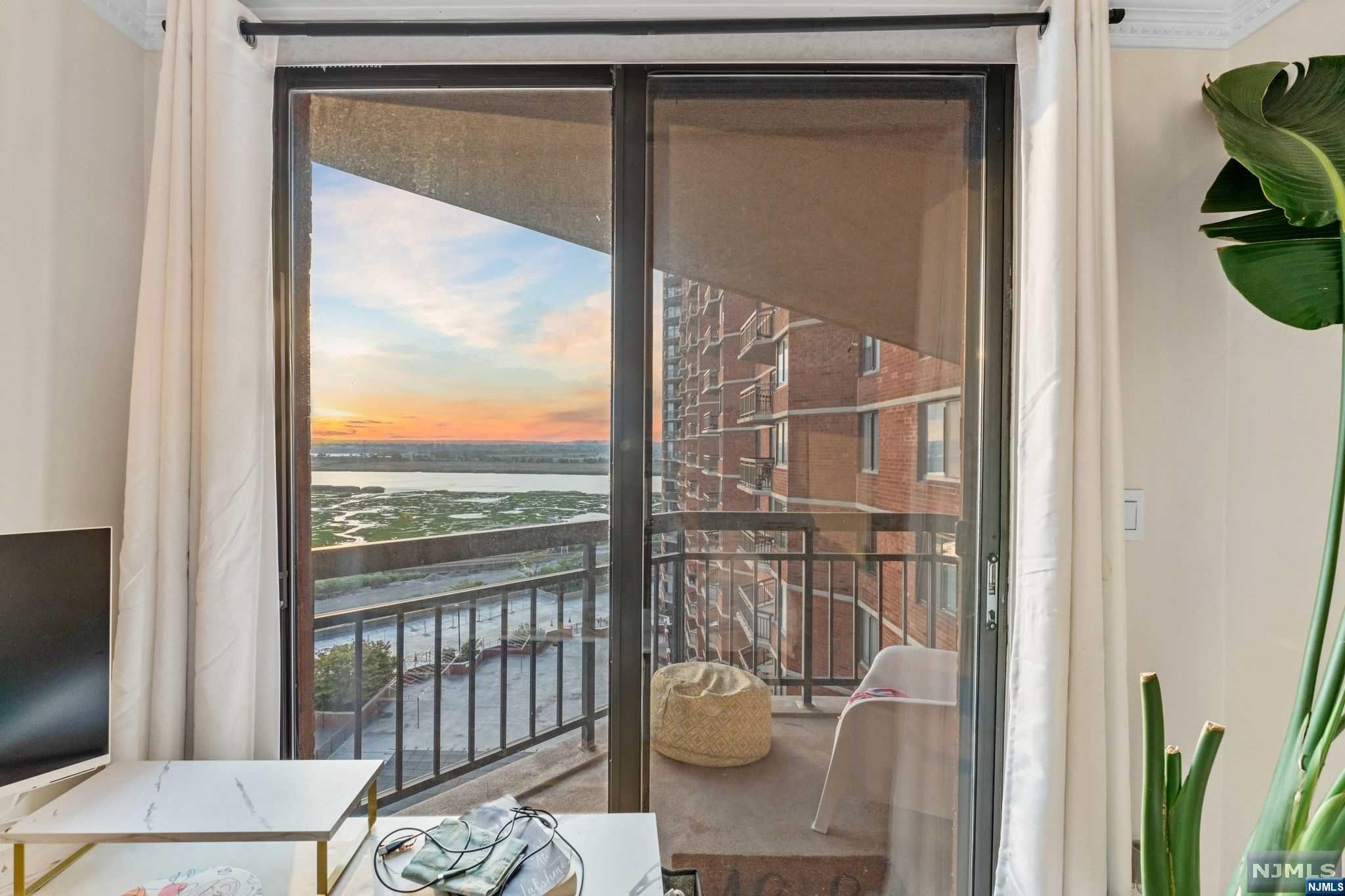 1020 Harmon Cove Tower