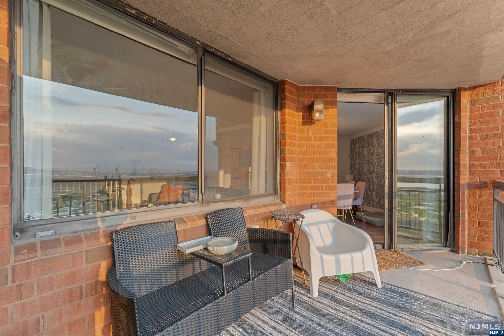 1020 Harmon Cove Tower