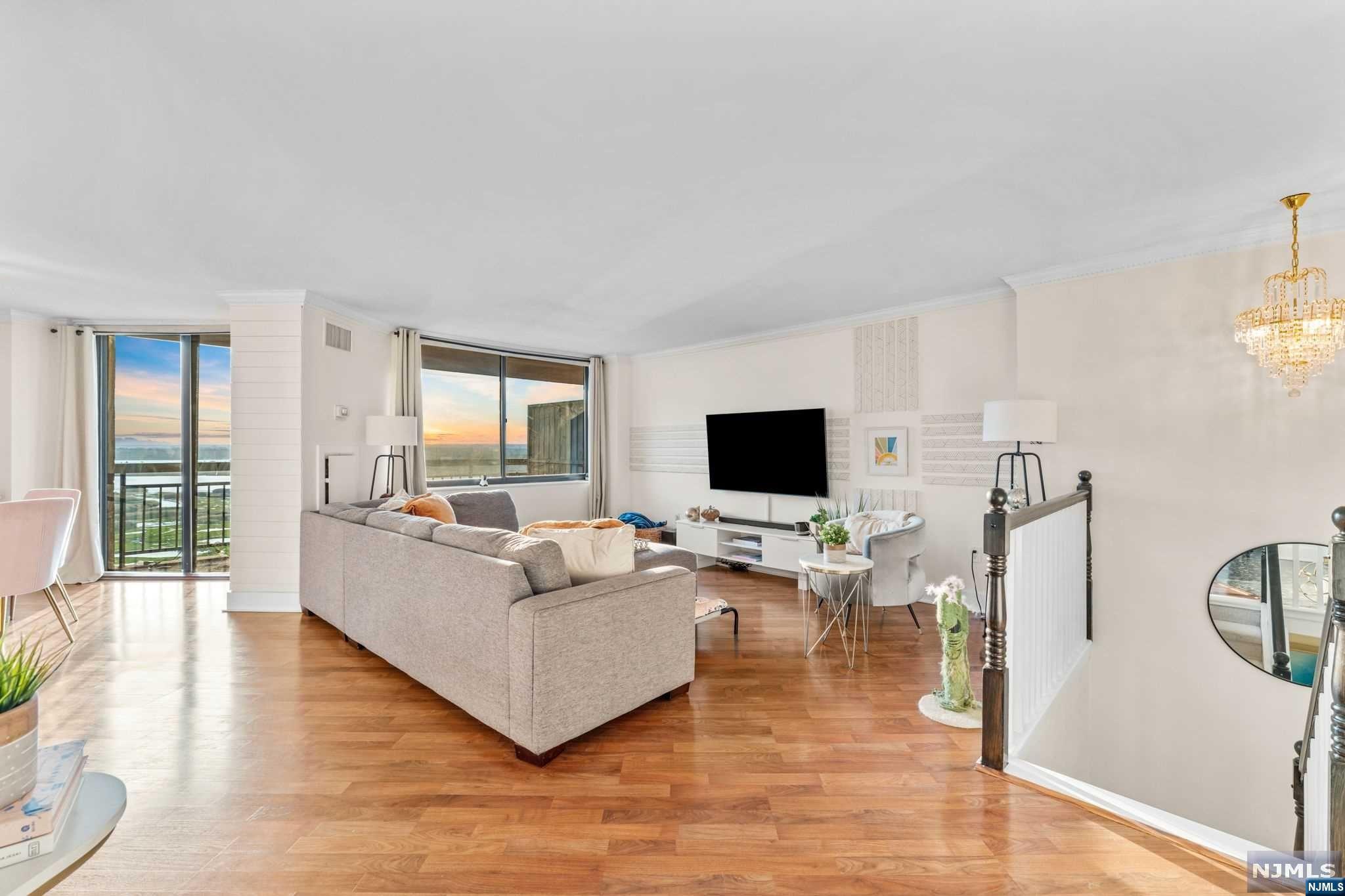 1020 Harmon Cove Tower
