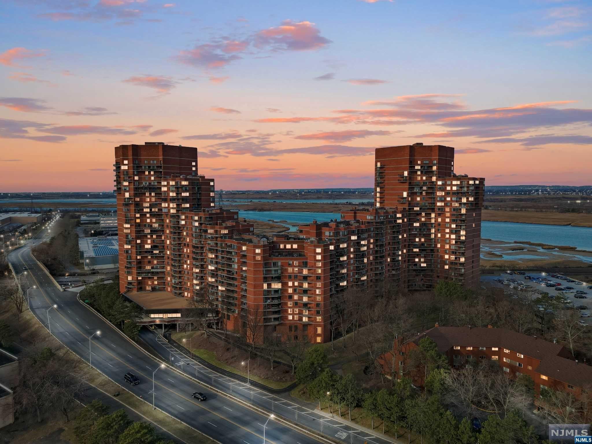 1020 Harmon Cove Tower