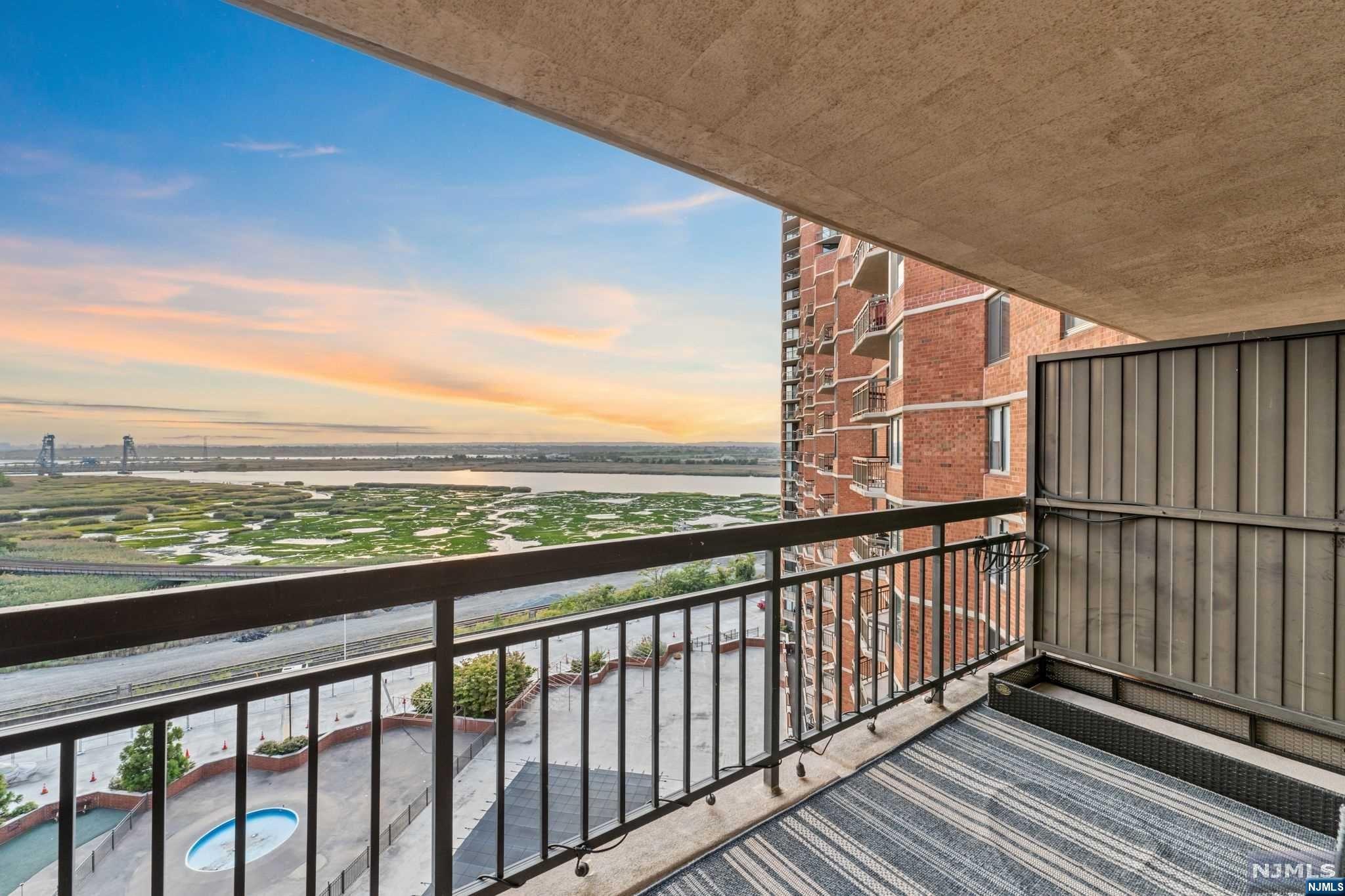 1020 Harmon Cove Tower