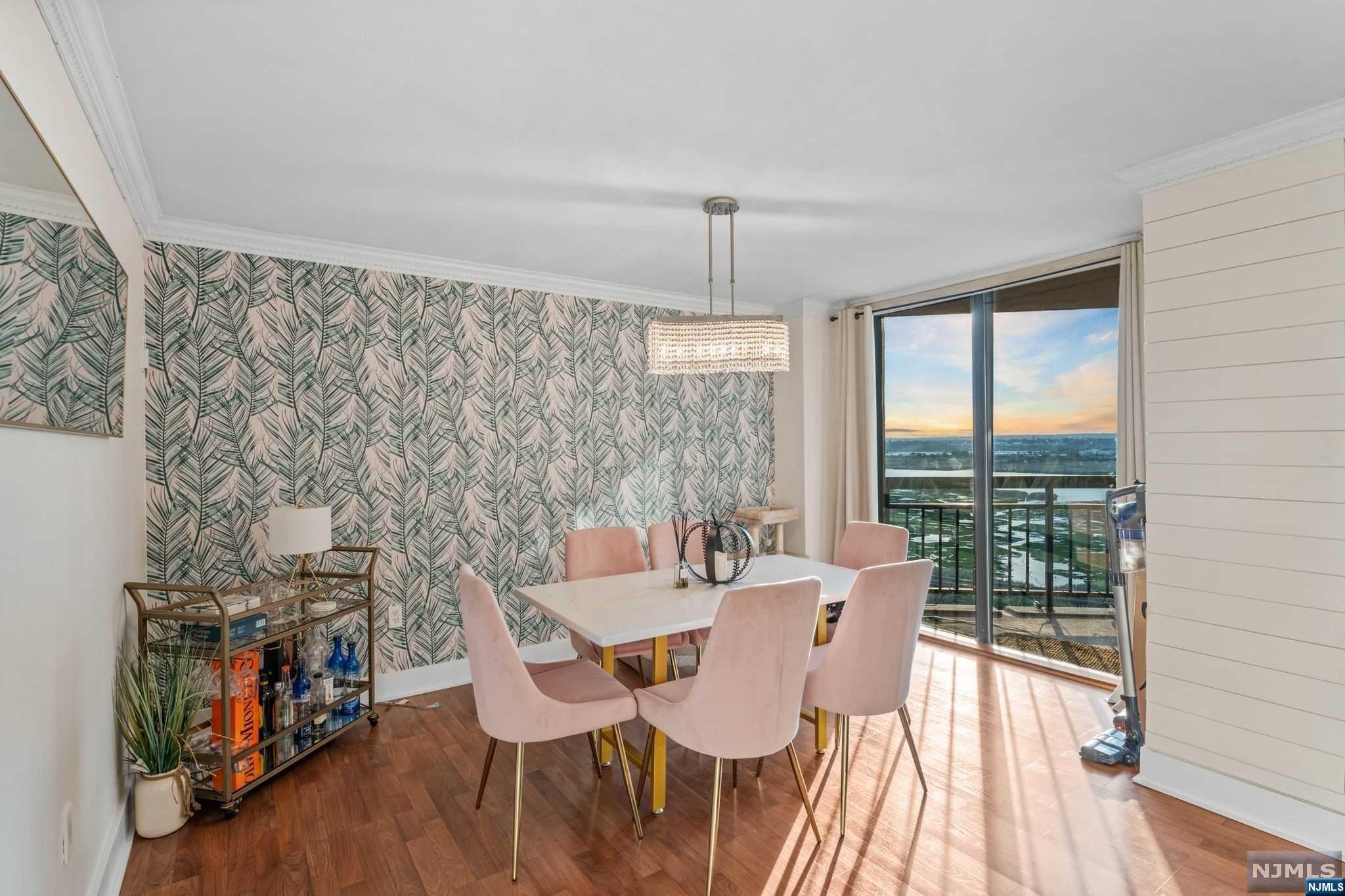 1020 Harmon Cove Tower