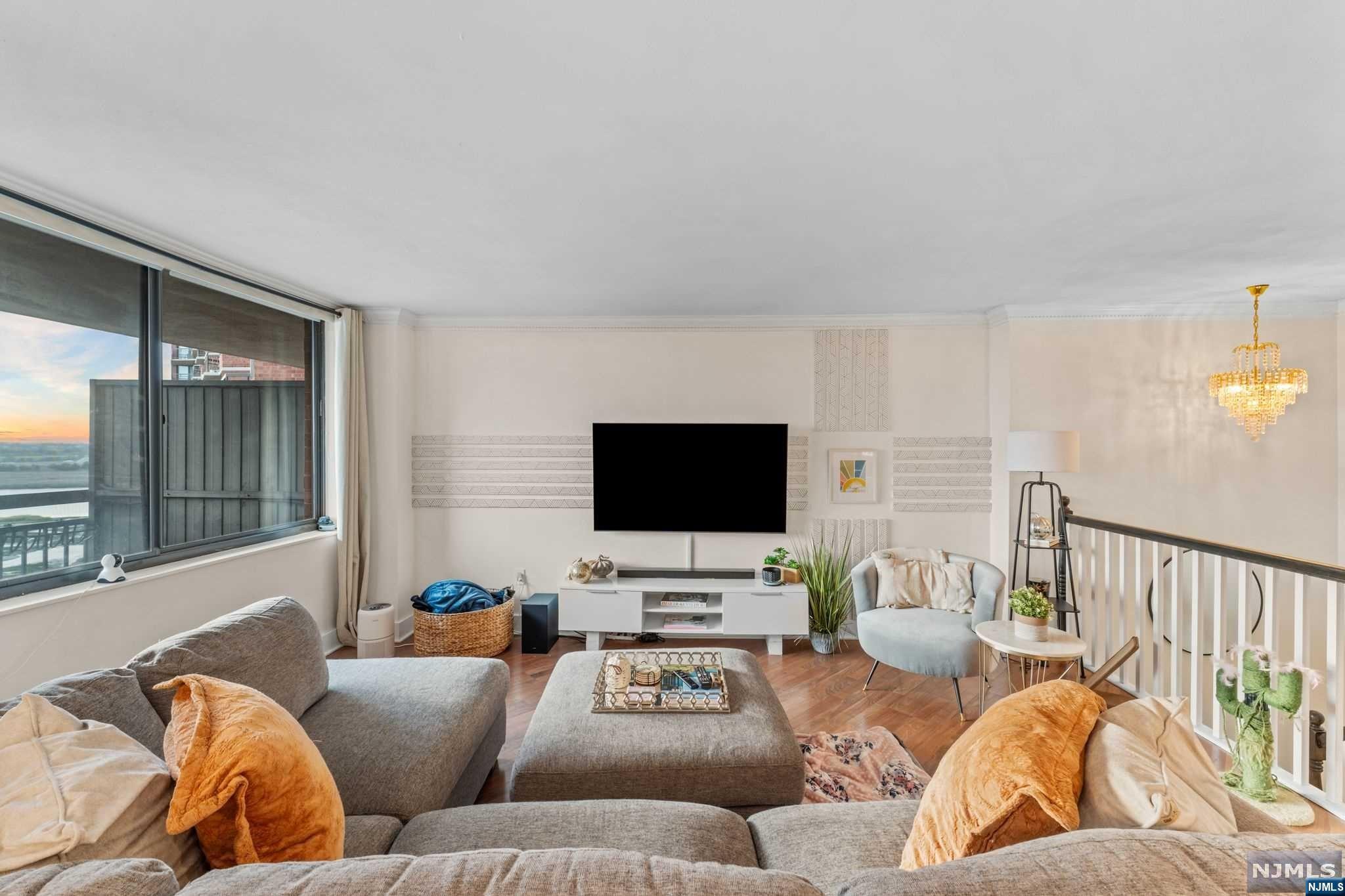 1020 Harmon Cove Tower