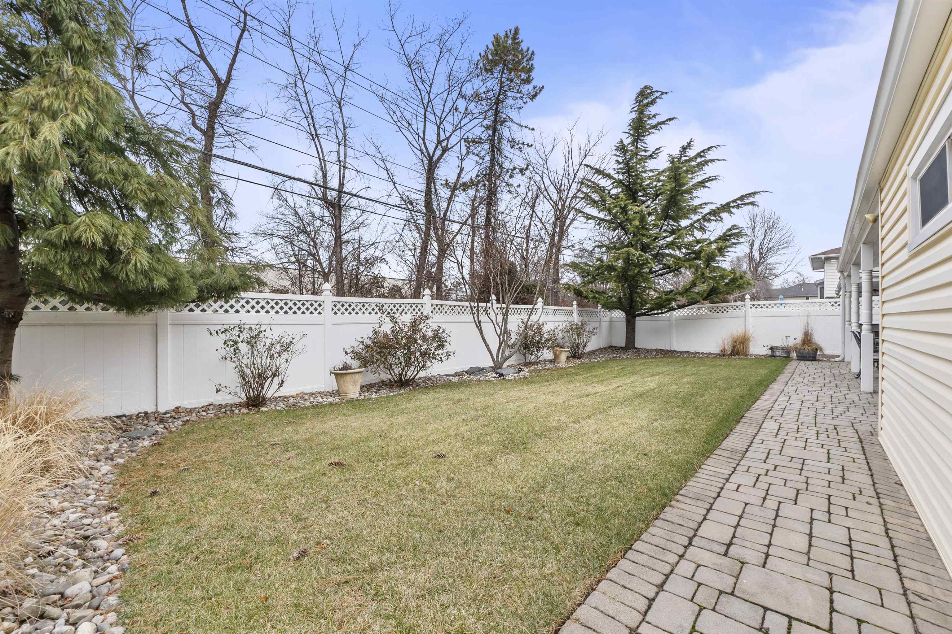 654 CHESTNUT PL