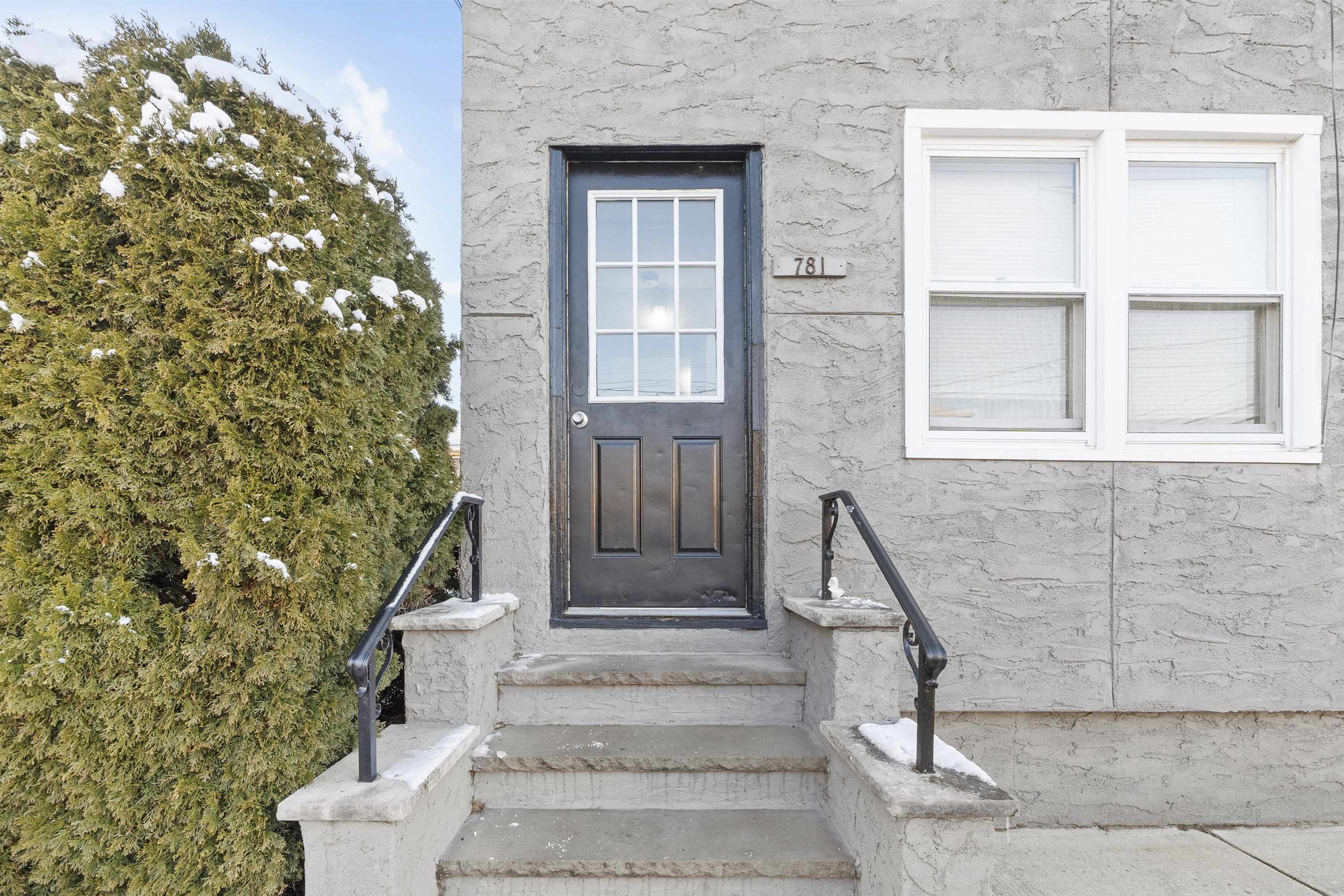 781 2ND ST Unit: 4