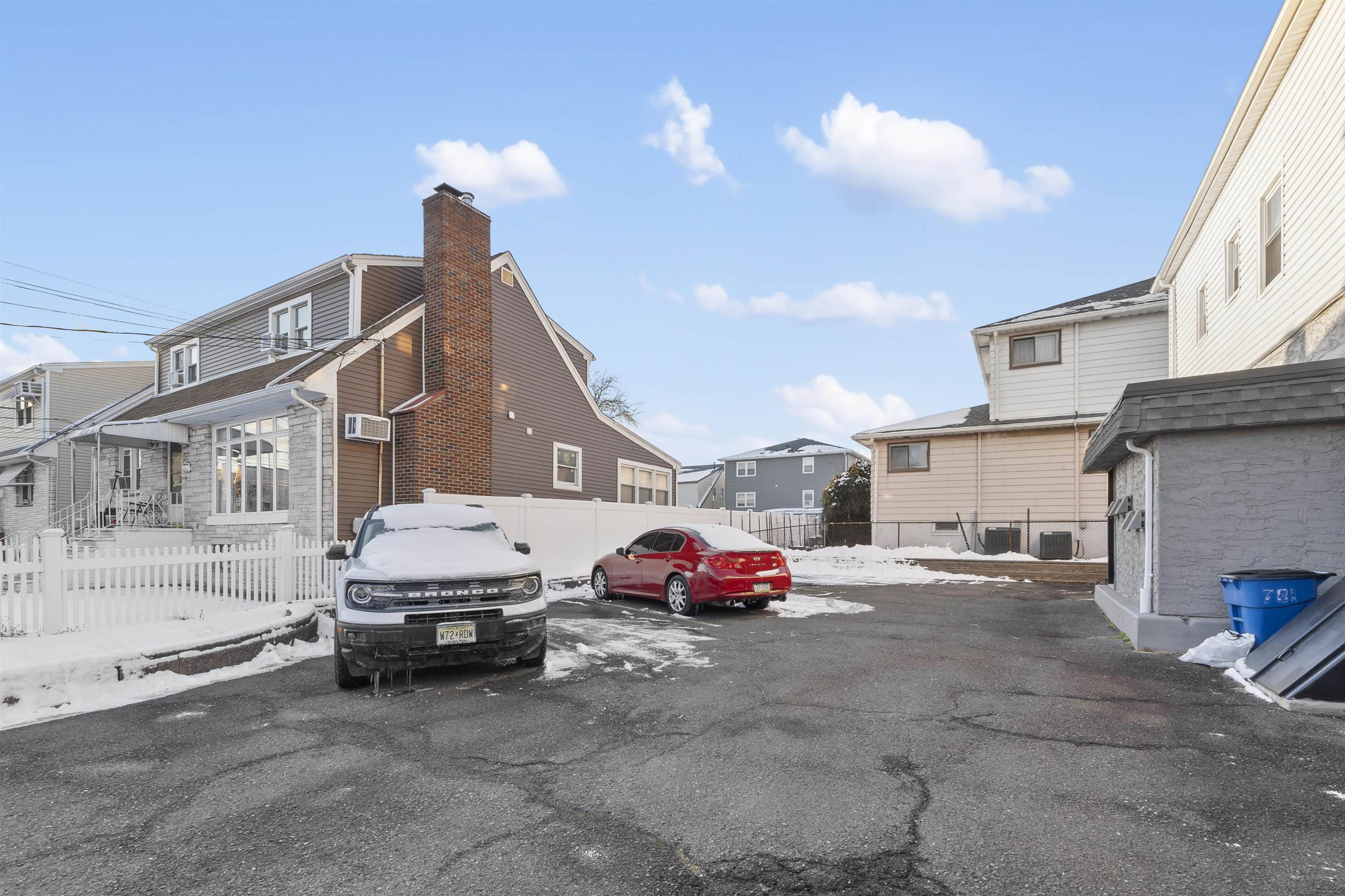 781 2ND ST Unit: 4