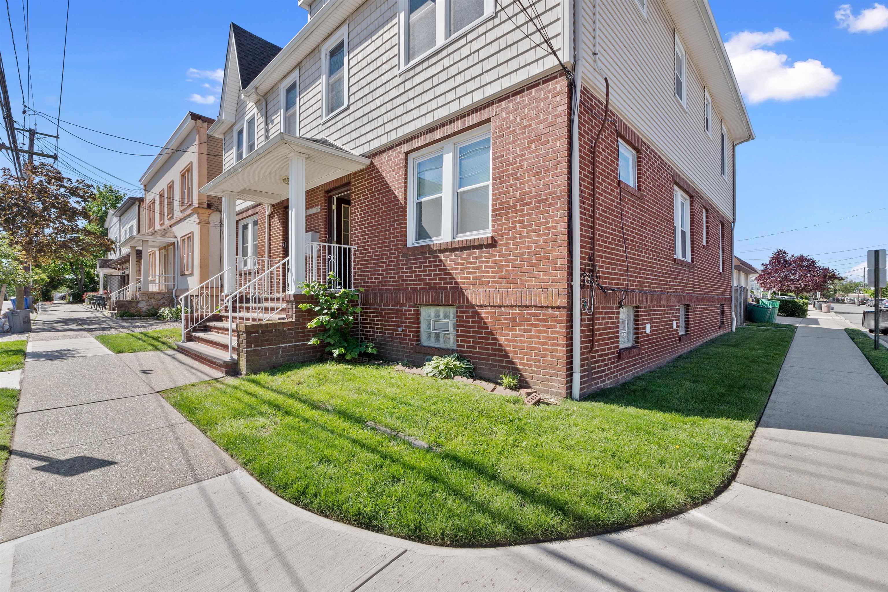 273 CENTRE AVE