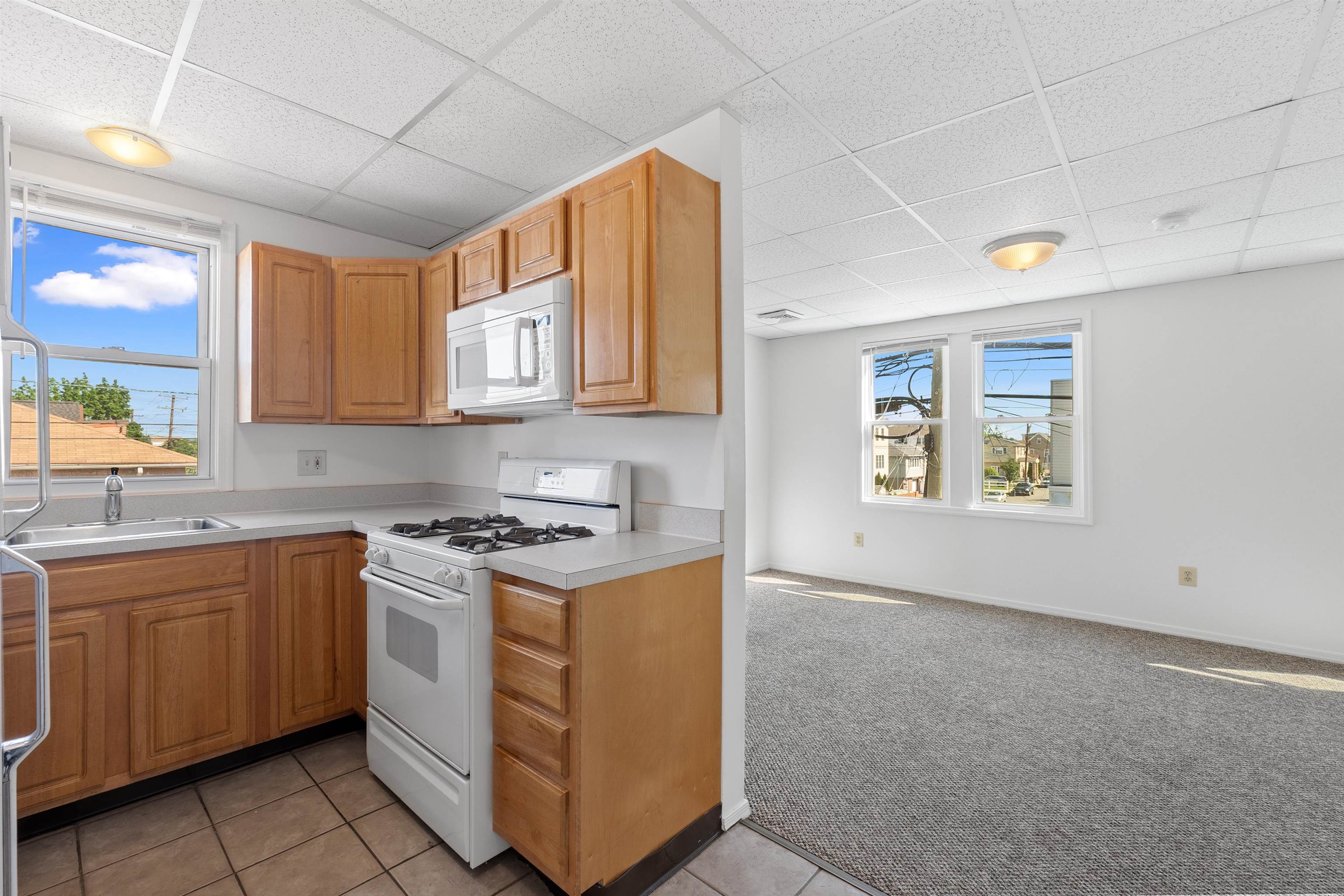 273 CENTRE AVE