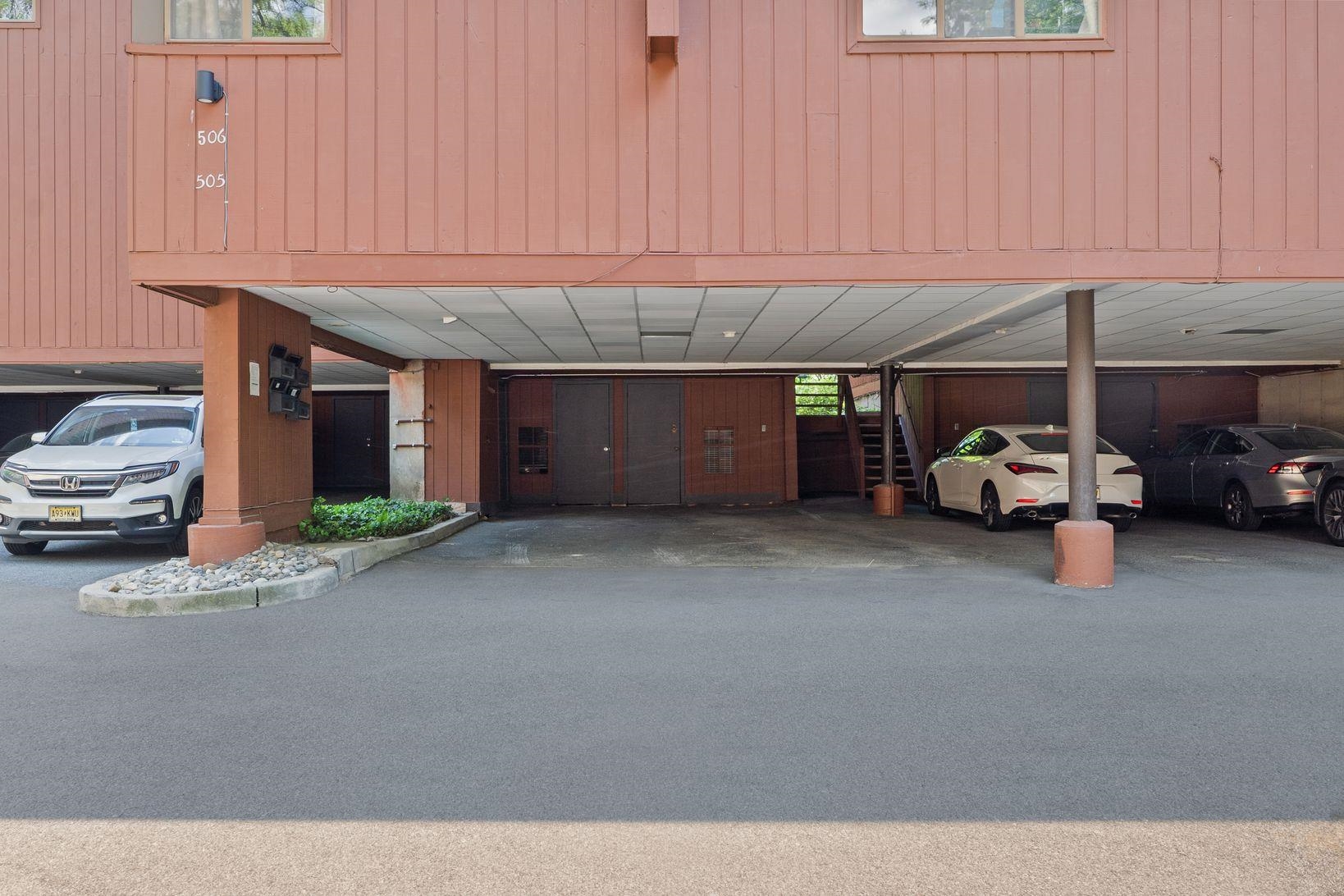 506 TEAL PLAZA