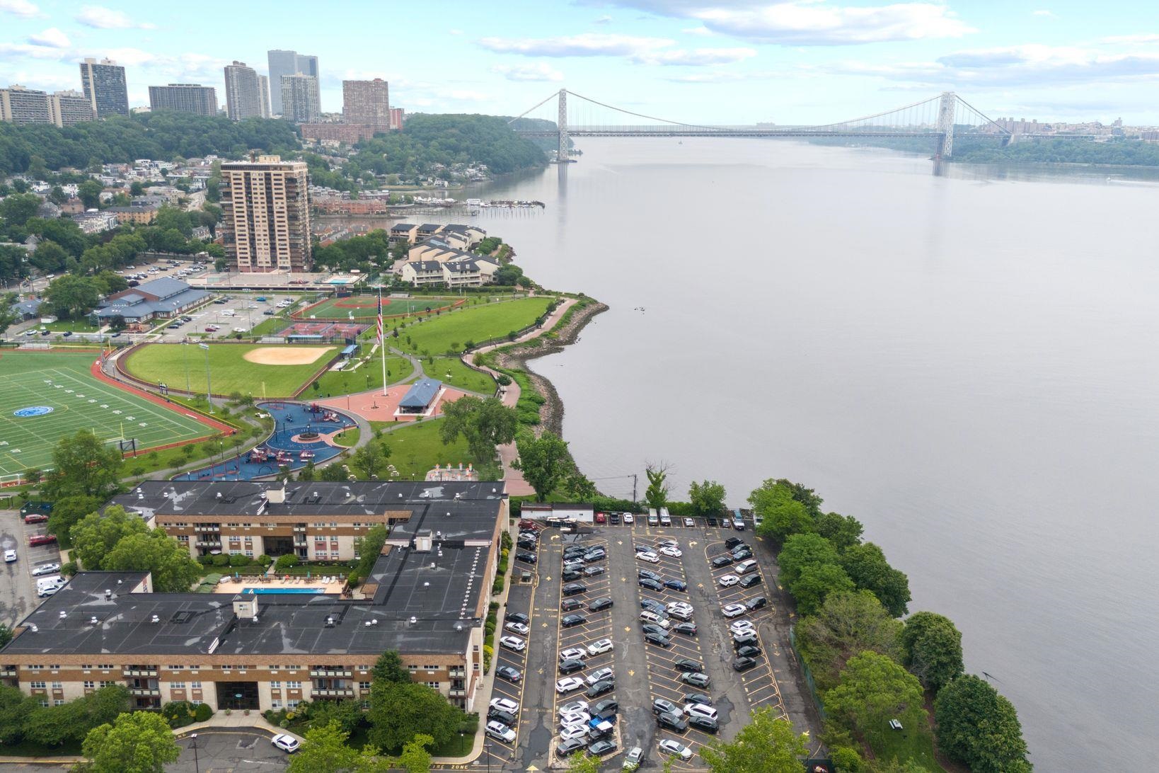1111 RIVER RD Unit: F25