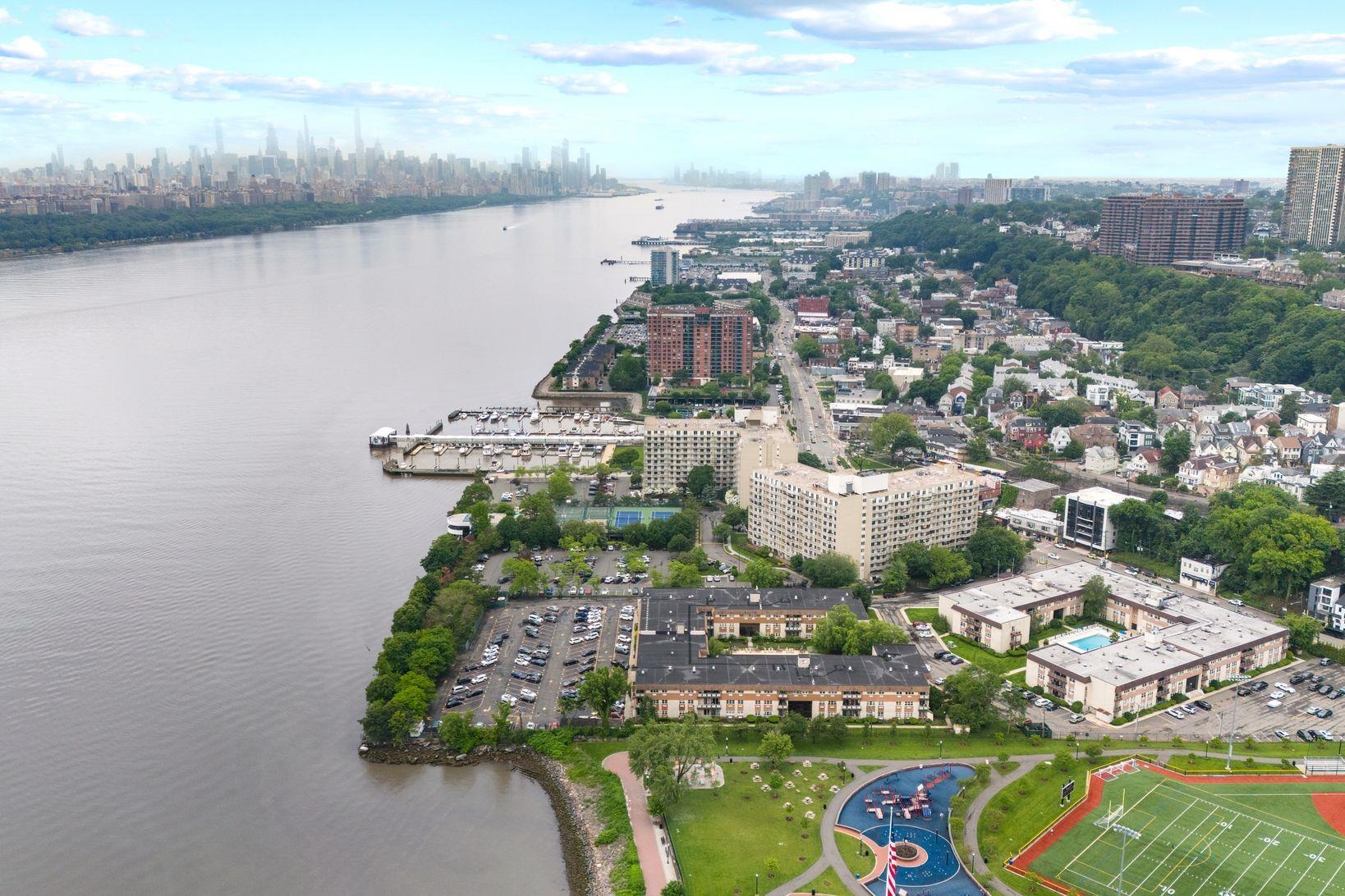 1111 RIVER RD Unit: F25
