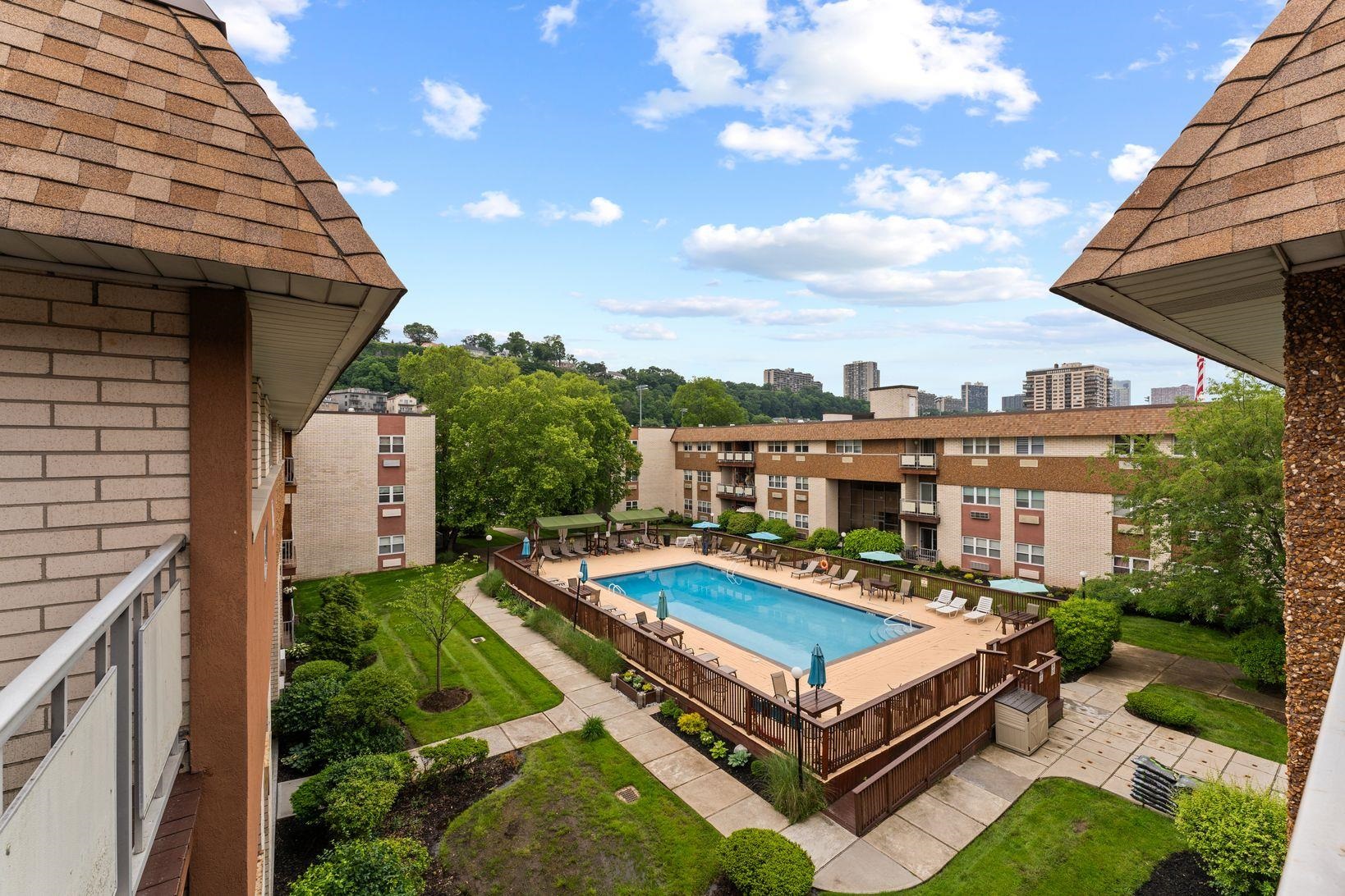 1111 RIVER RD Unit: F25