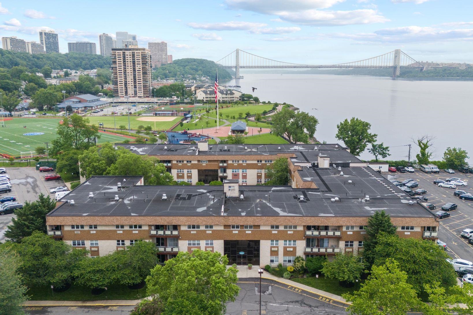 1111 RIVER RD Unit: F25