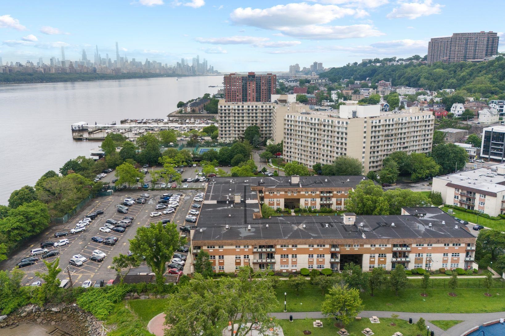 1111 RIVER RD Unit: F25