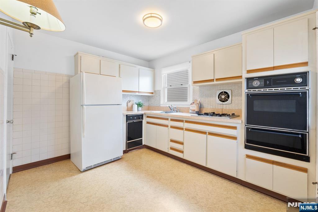 675 8th Street