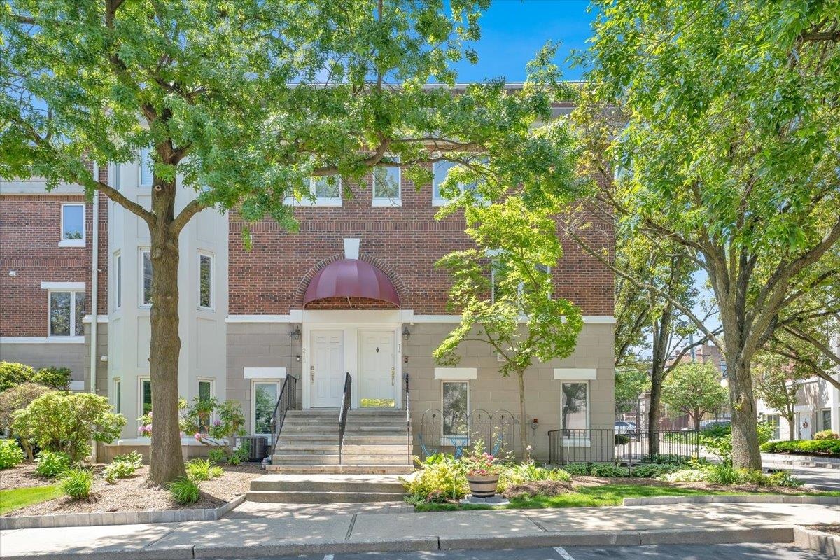 218 ST MICHAELS WALK