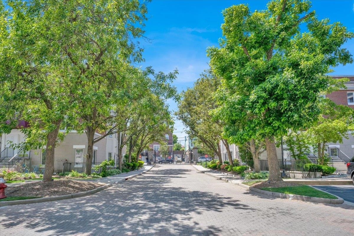 218 ST MICHAELS WALK