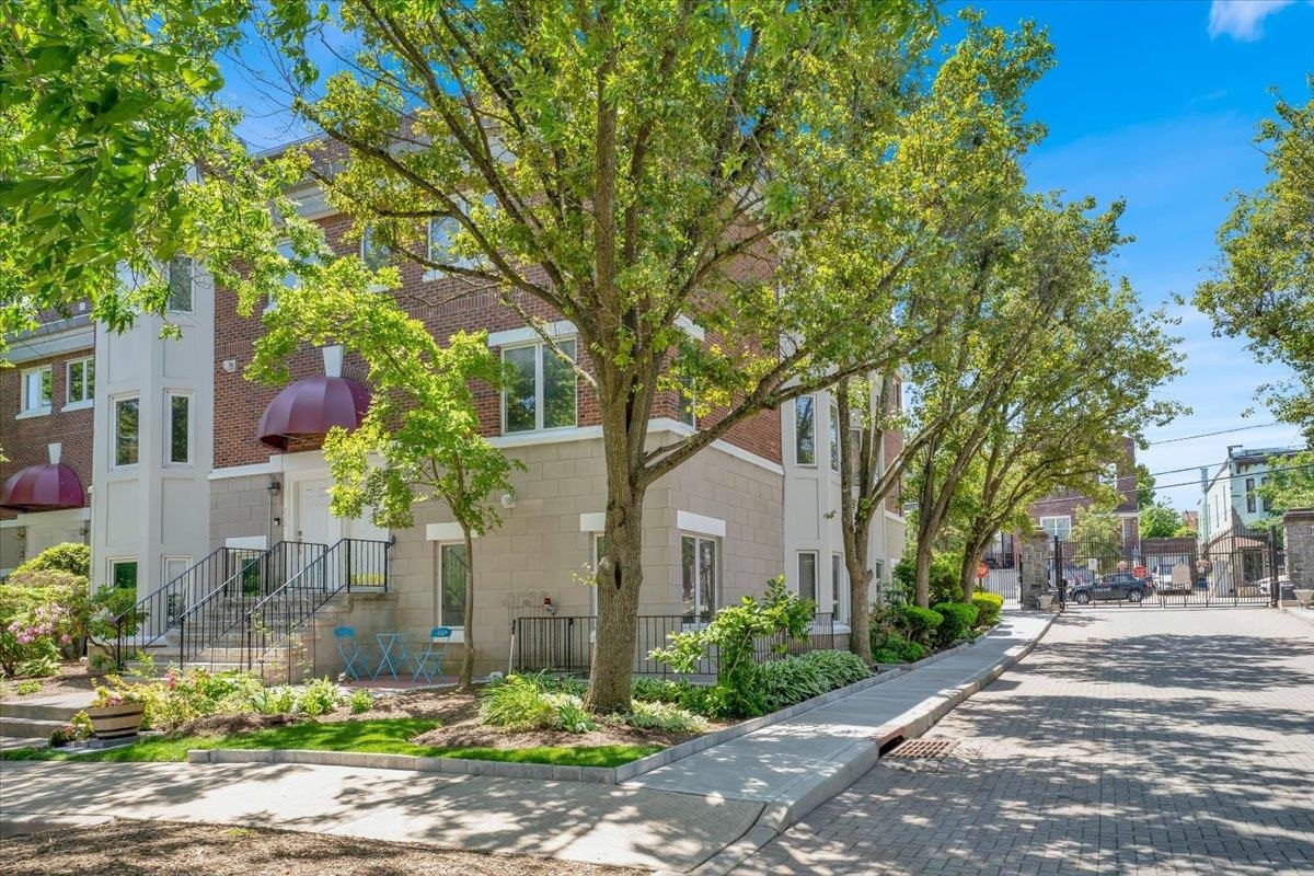 218 ST MICHAELS WALK