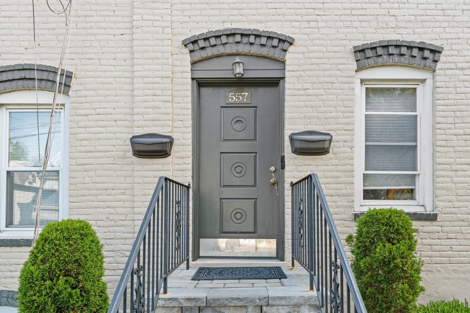 557 BROAD ST