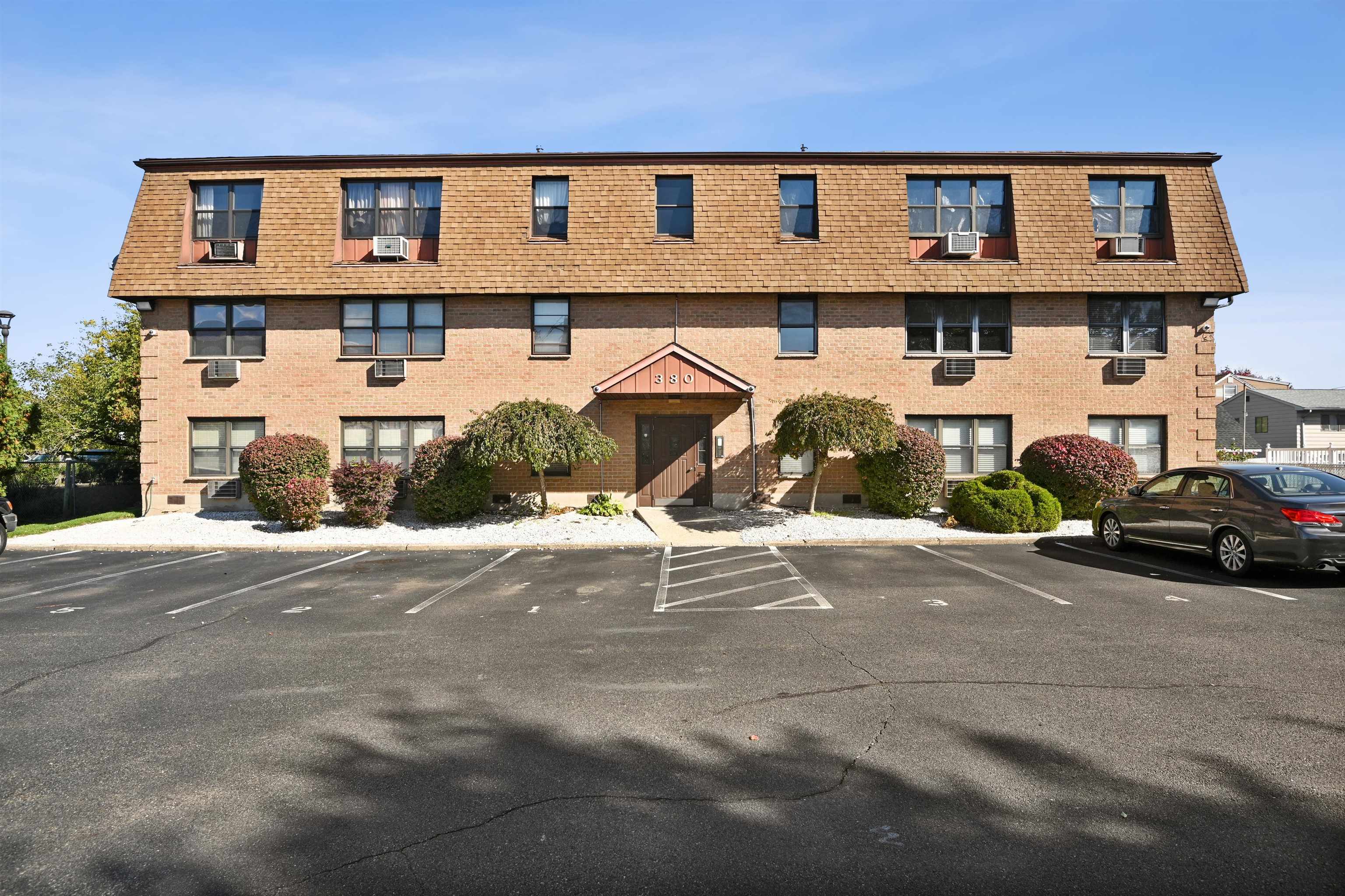 380 FRONT ST Unit: 6