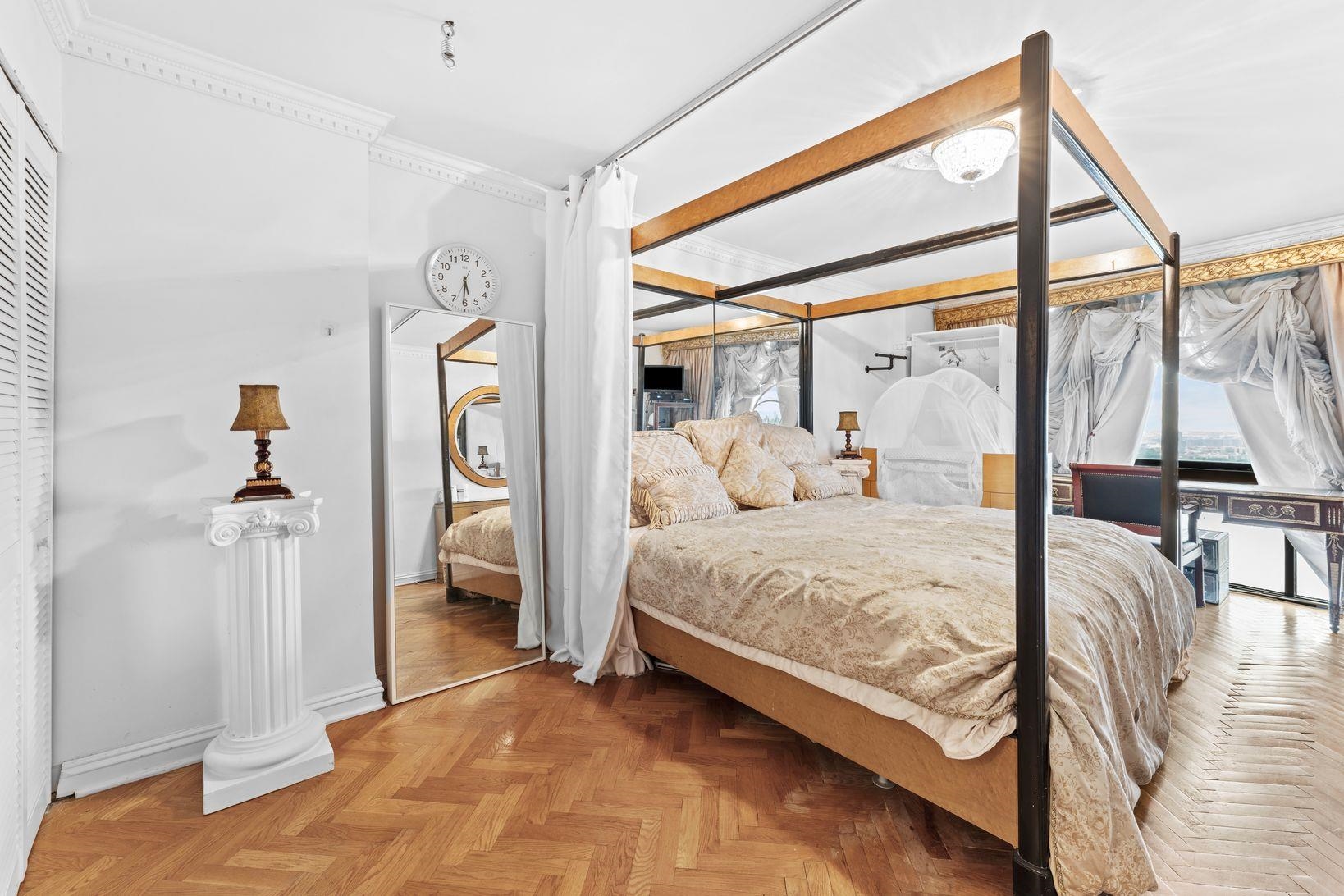 1512 PALISADE AVE Unit: 18J