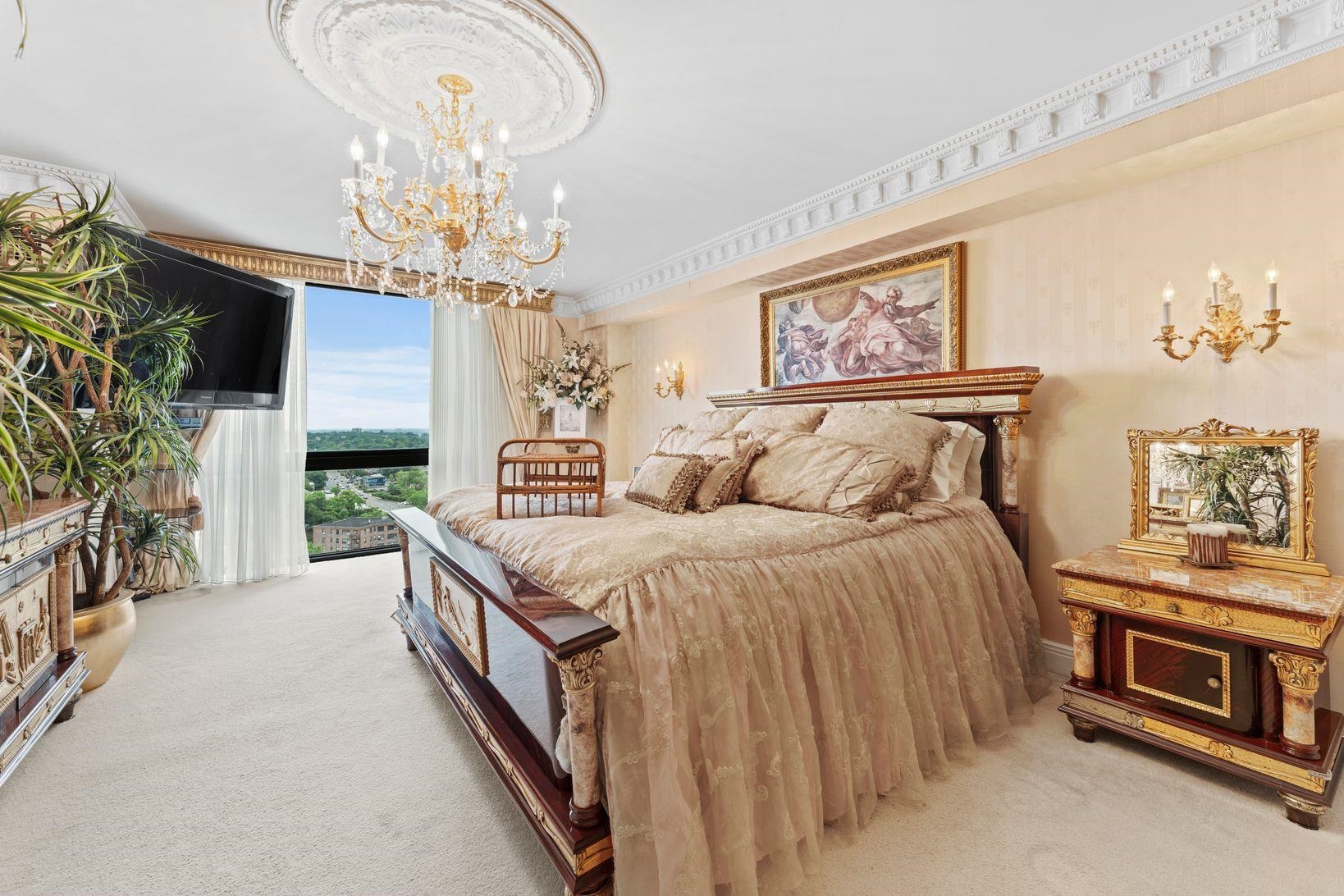 1512 PALISADE AVE Unit: 18J