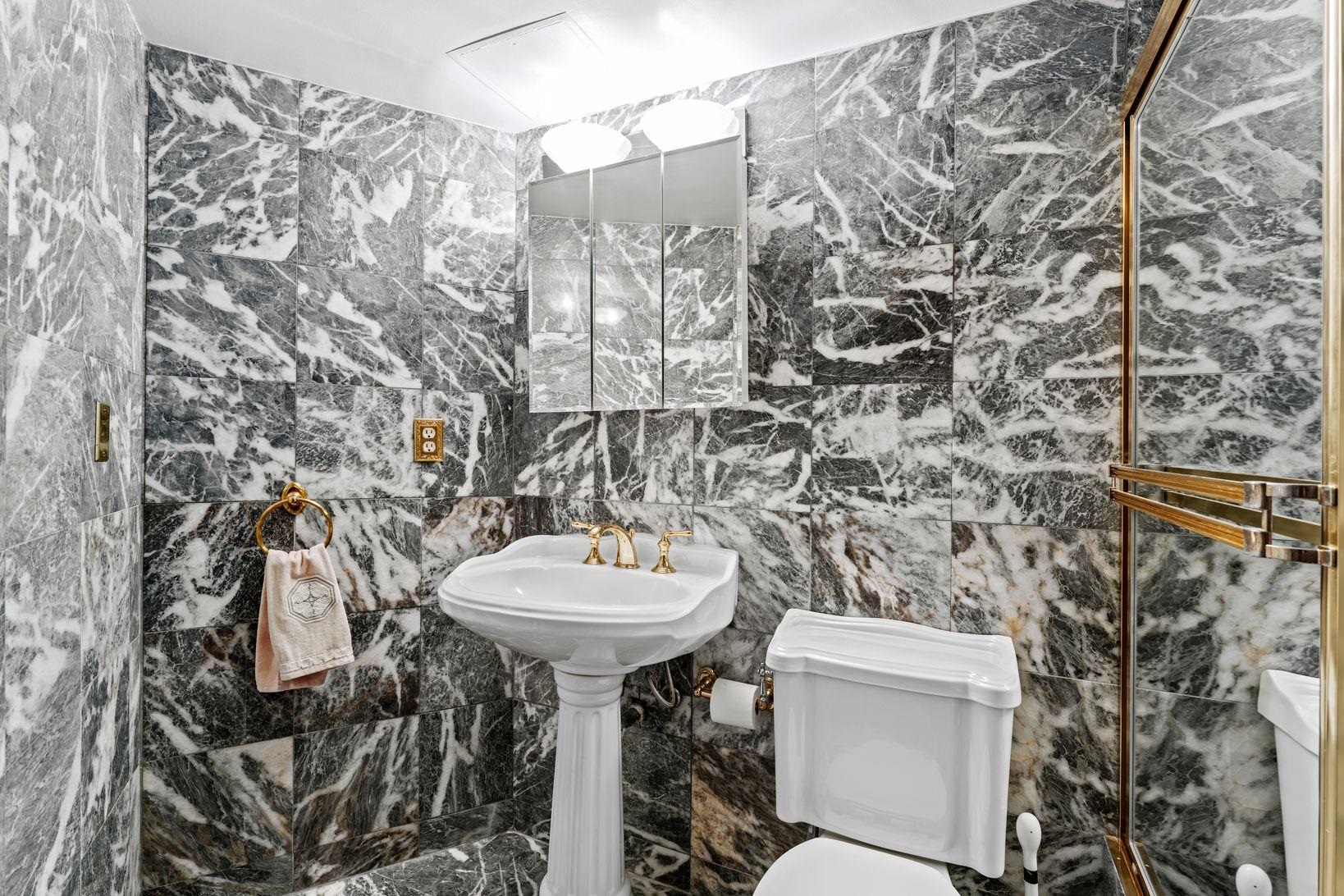 1512 PALISADE AVE Unit: 18J